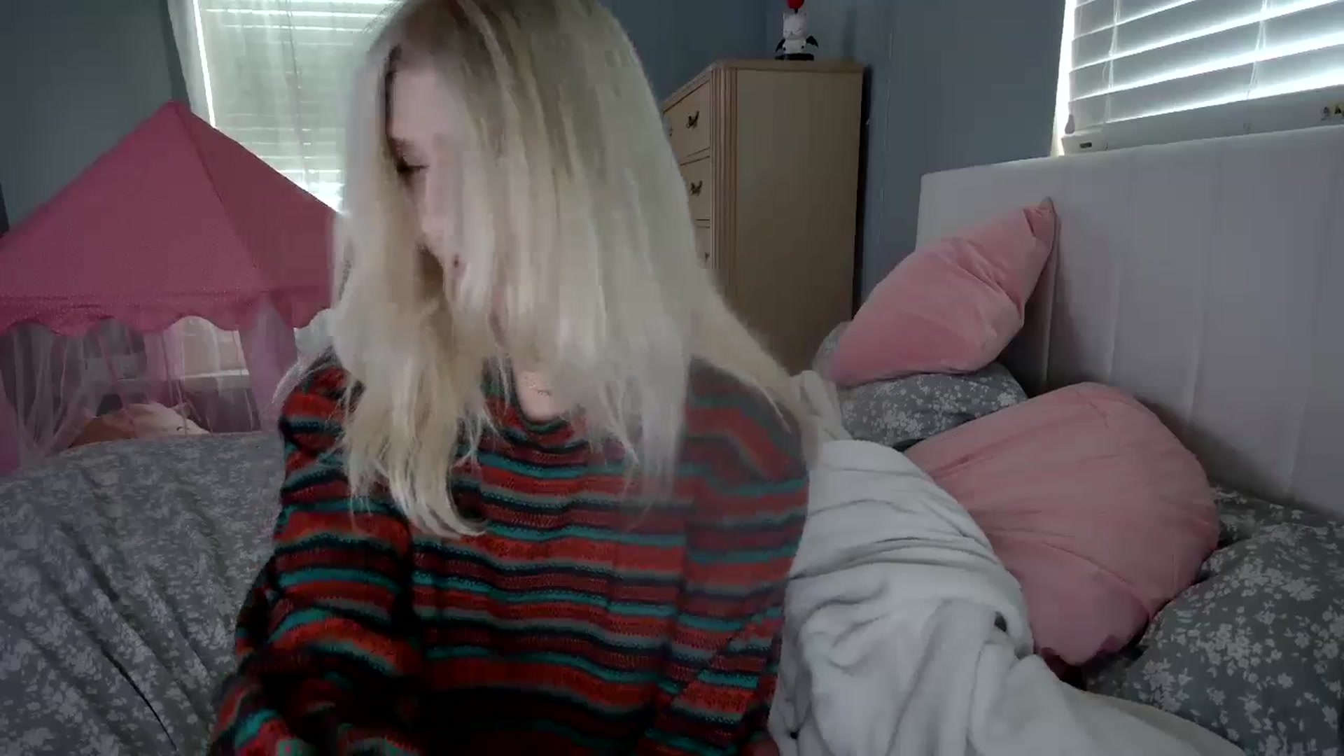 Gallery image thumbnail from DuckChan0's myfreecams stream on, 08/08/2024, 19:12 image 5 of 20