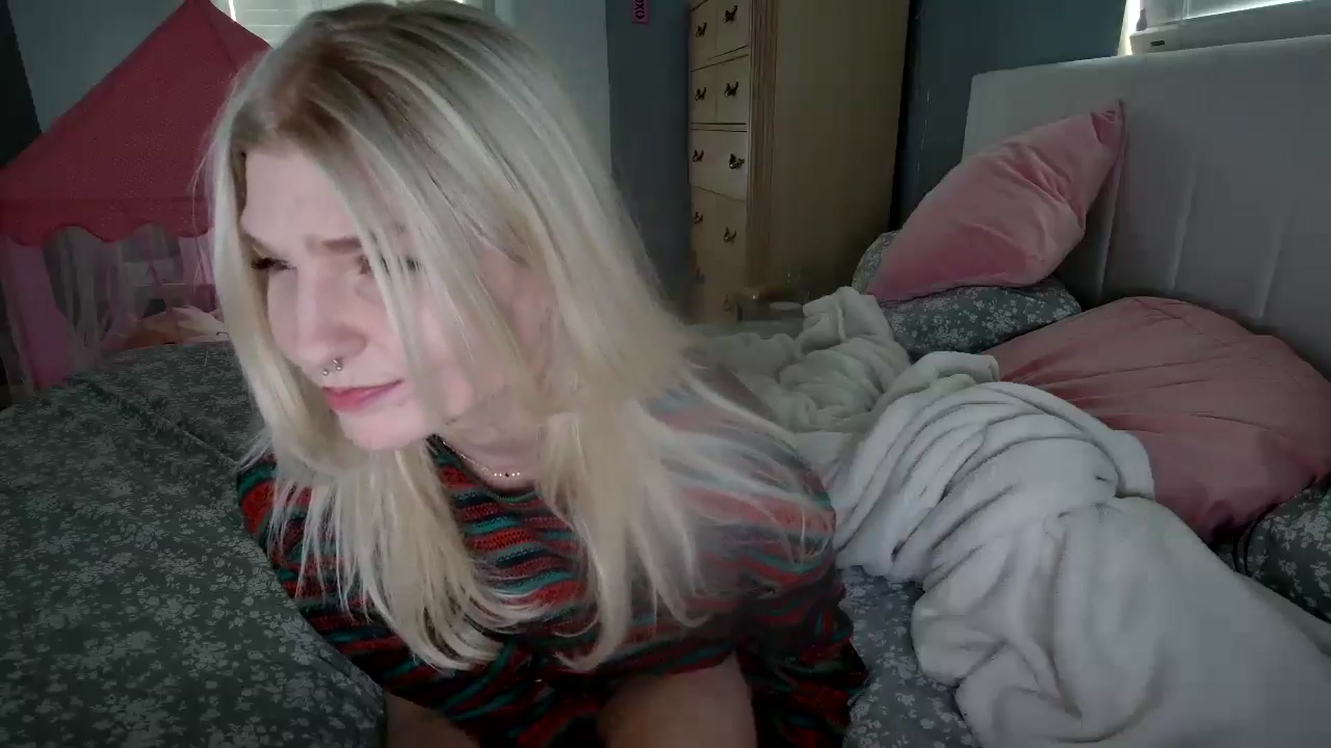 Gallery image thumbnail from DuckChan0's myfreecams stream on, 08/08/2024, 19:12 image 10 of 20
