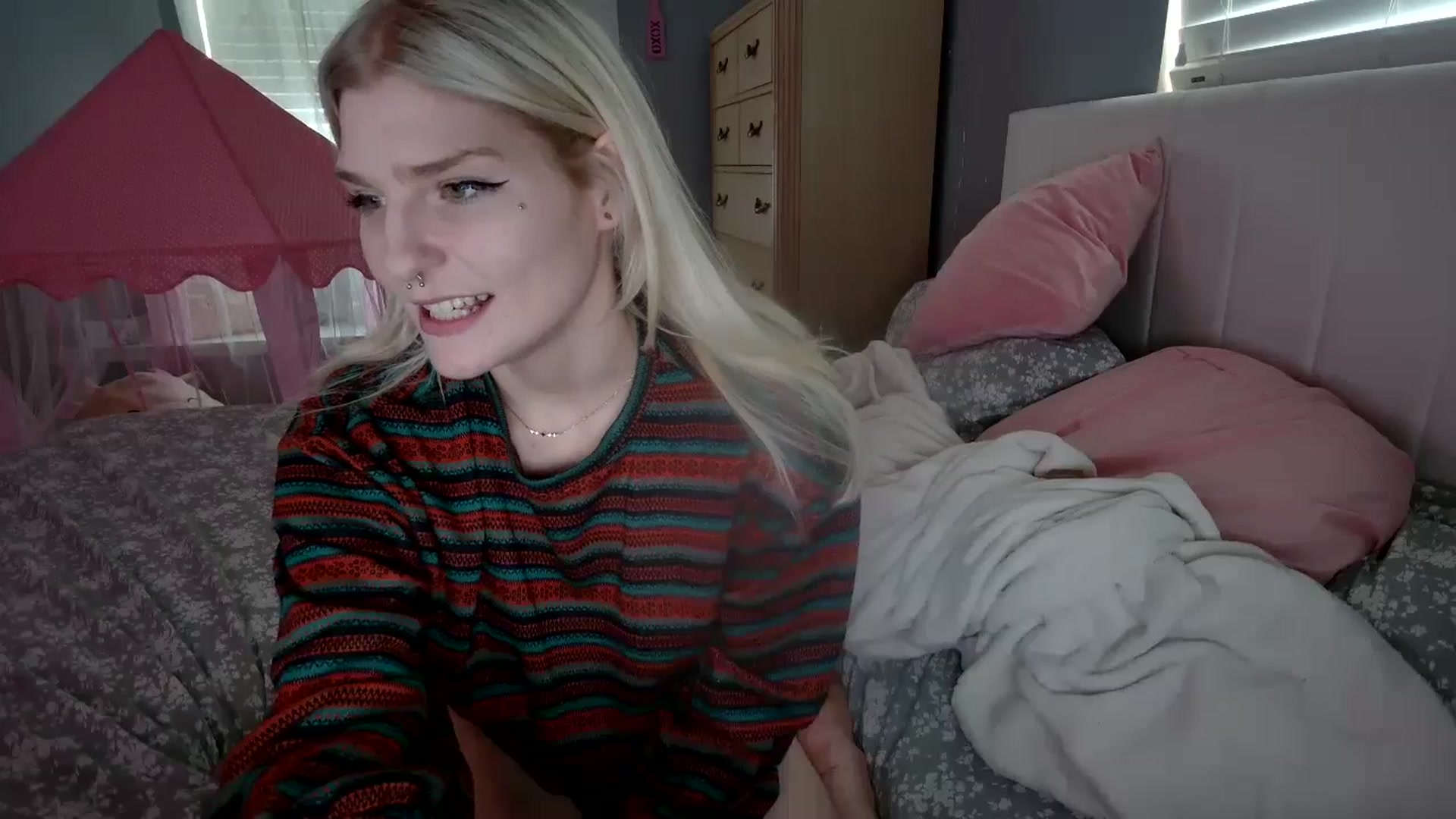 Gallery image thumbnail from DuckChan0's myfreecams stream on, 08/08/2024, 19:12 image 18 of 20
