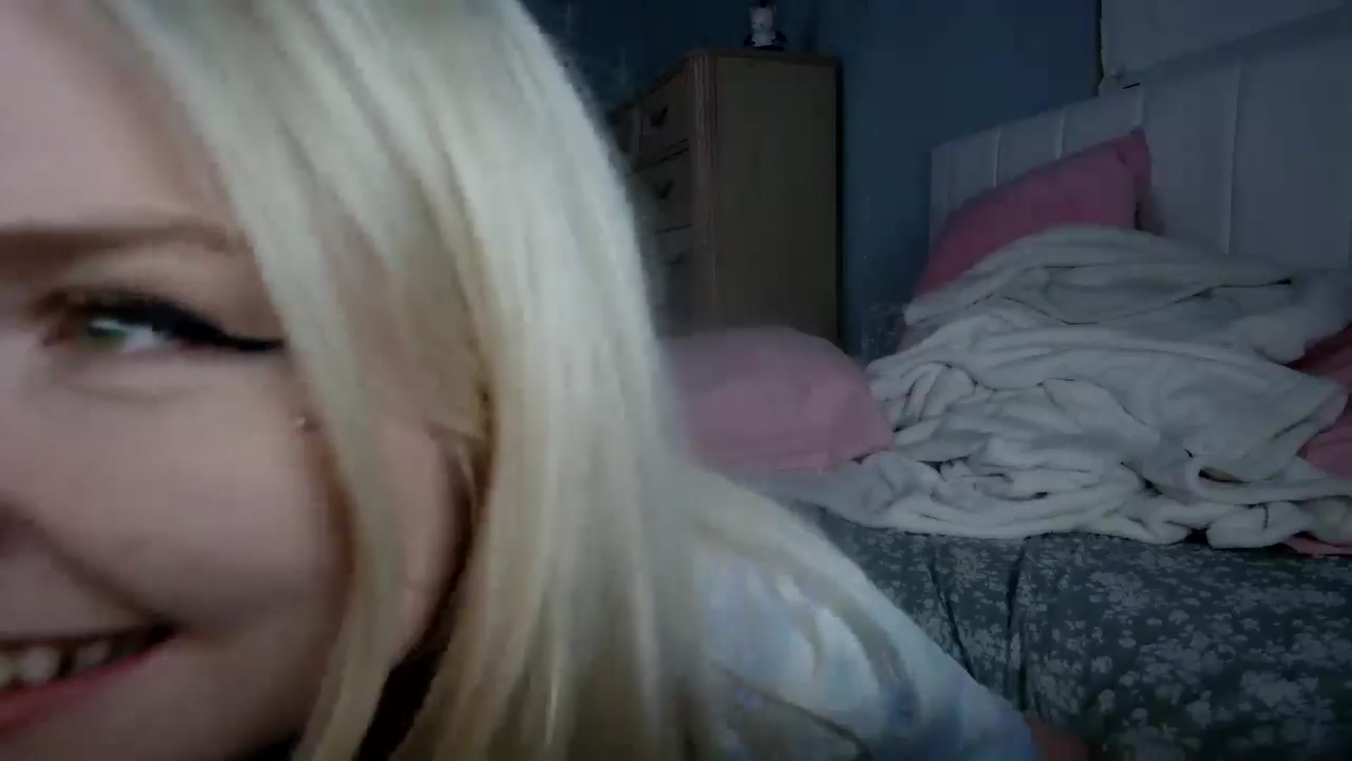 Gallery image thumbnail from DuckChan0's myfreecams stream on, 08/09/2024, 24:53 image 15 of 20