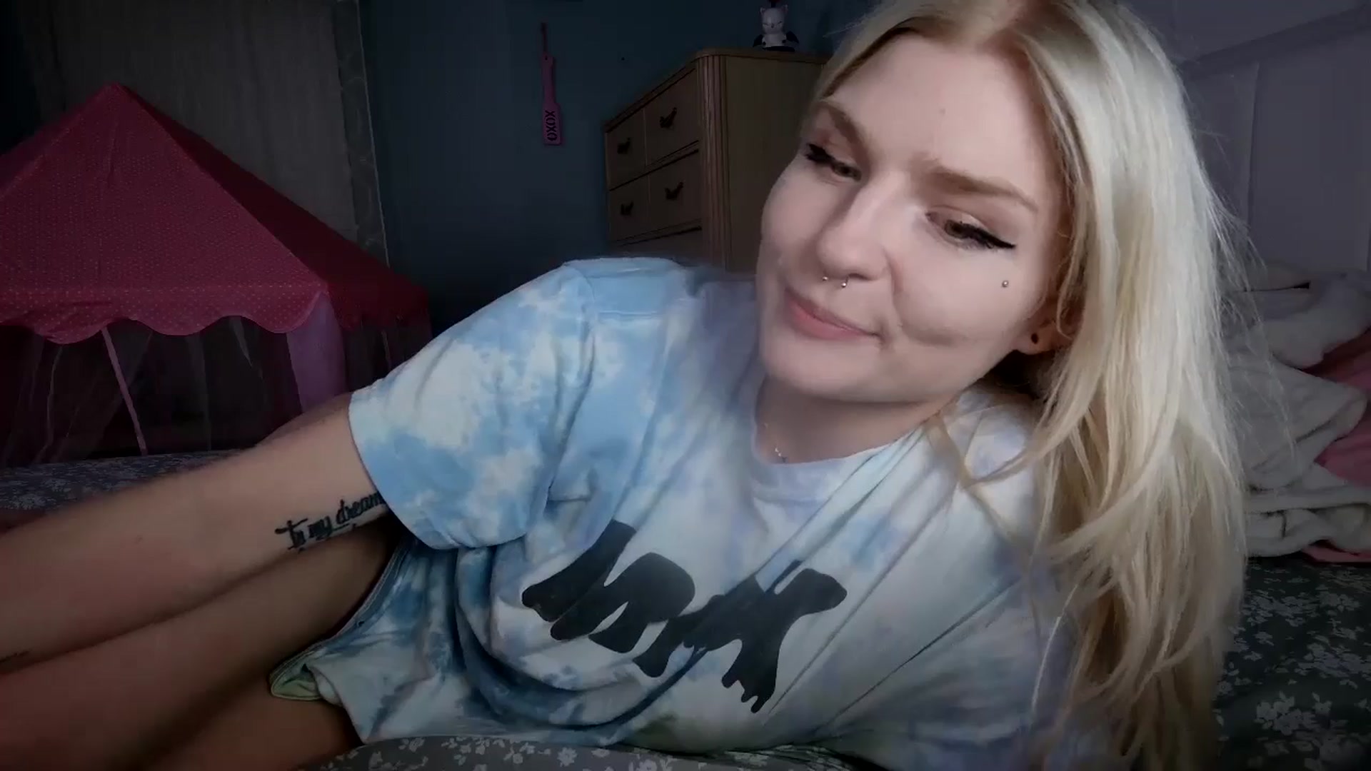 Gallery image thumbnail from DuckChan0's myfreecams stream on, 08/09/2024, 24:53 image 14 of 20