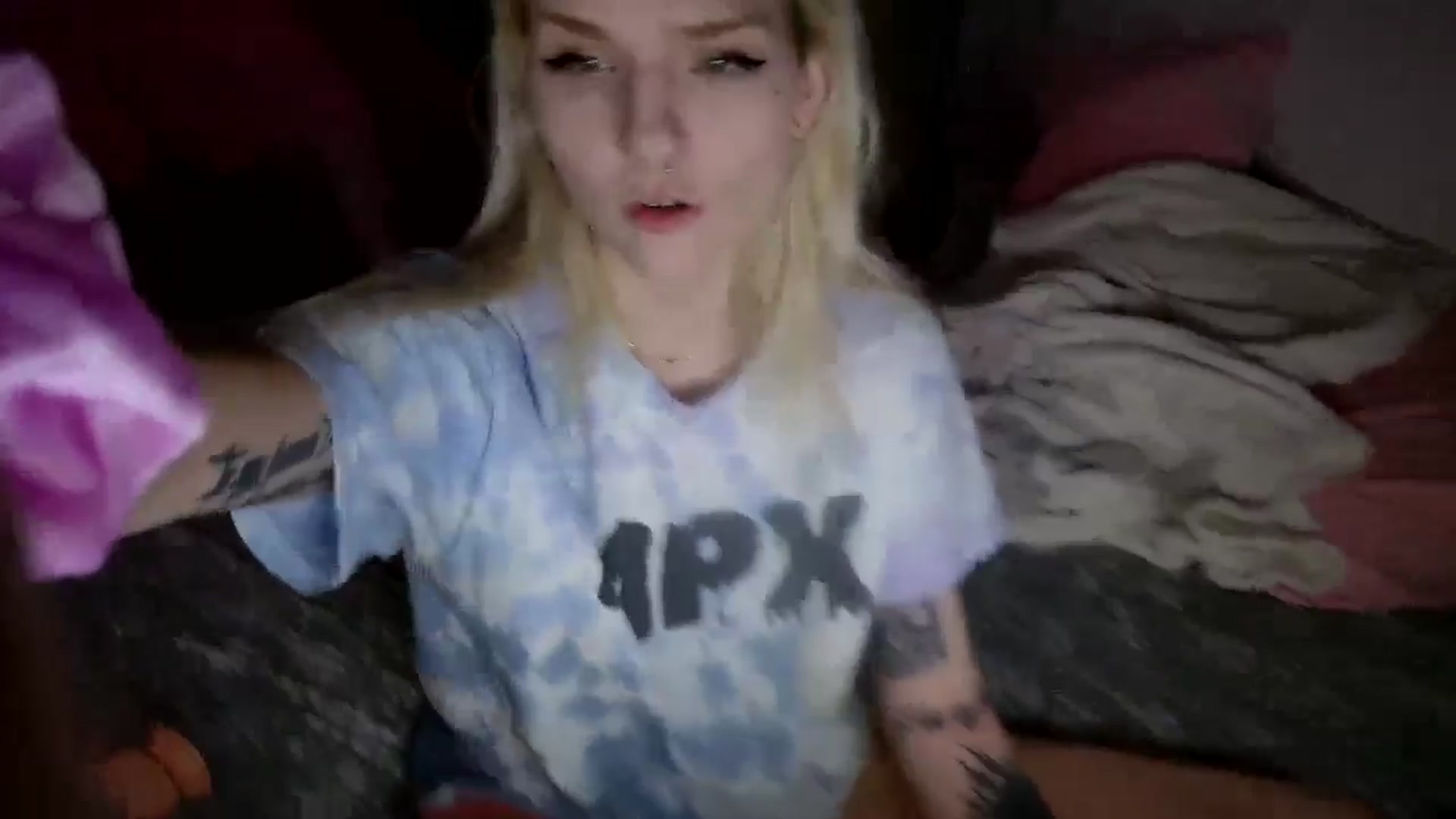 Gallery image thumbnail from DuckChan0's myfreecams stream on, 08/09/2024, 24:53 image 13 of 20