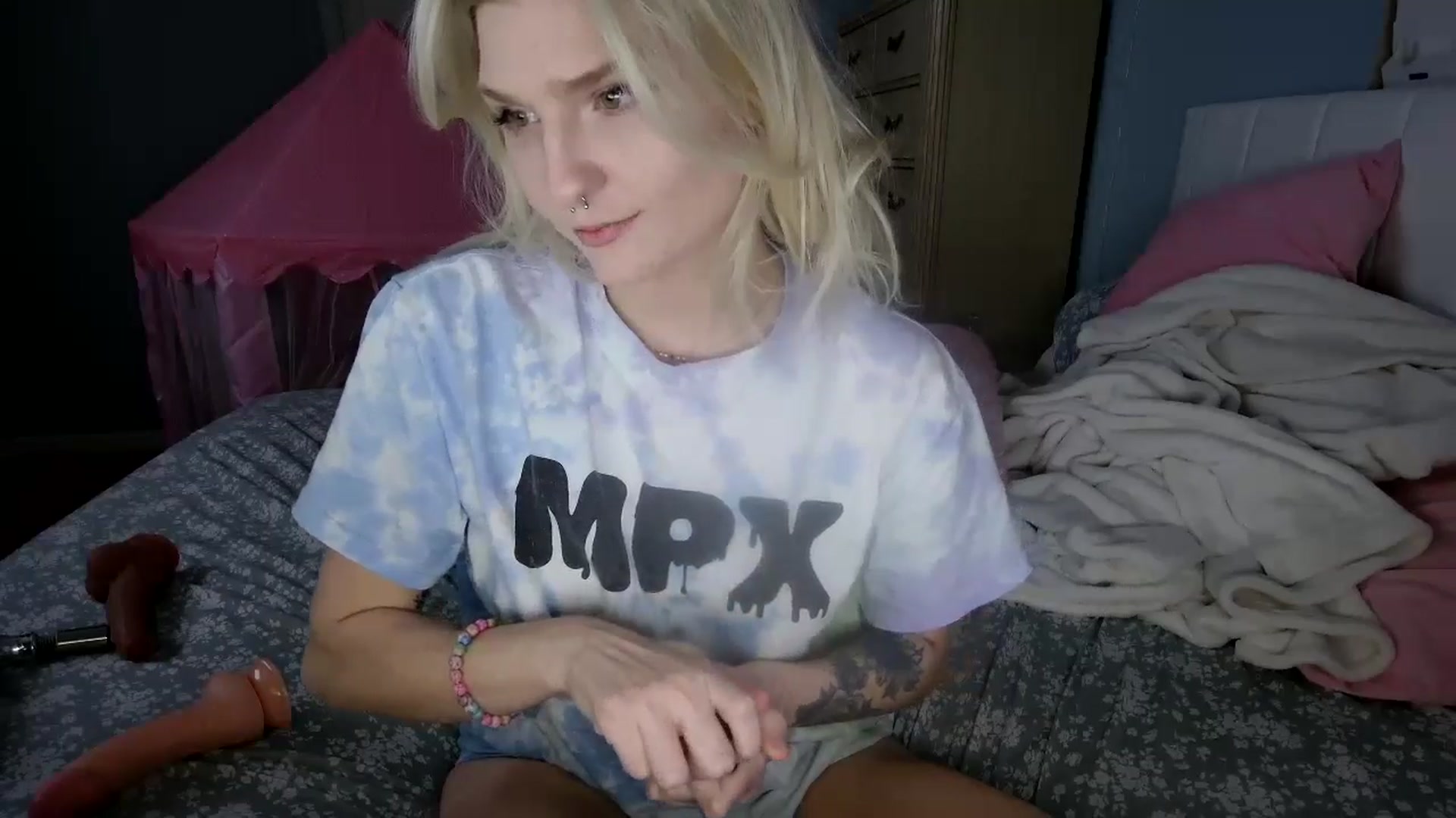 Gallery image thumbnail from DuckChan0's myfreecams stream on, 08/09/2024, 24:53 image 7 of 20