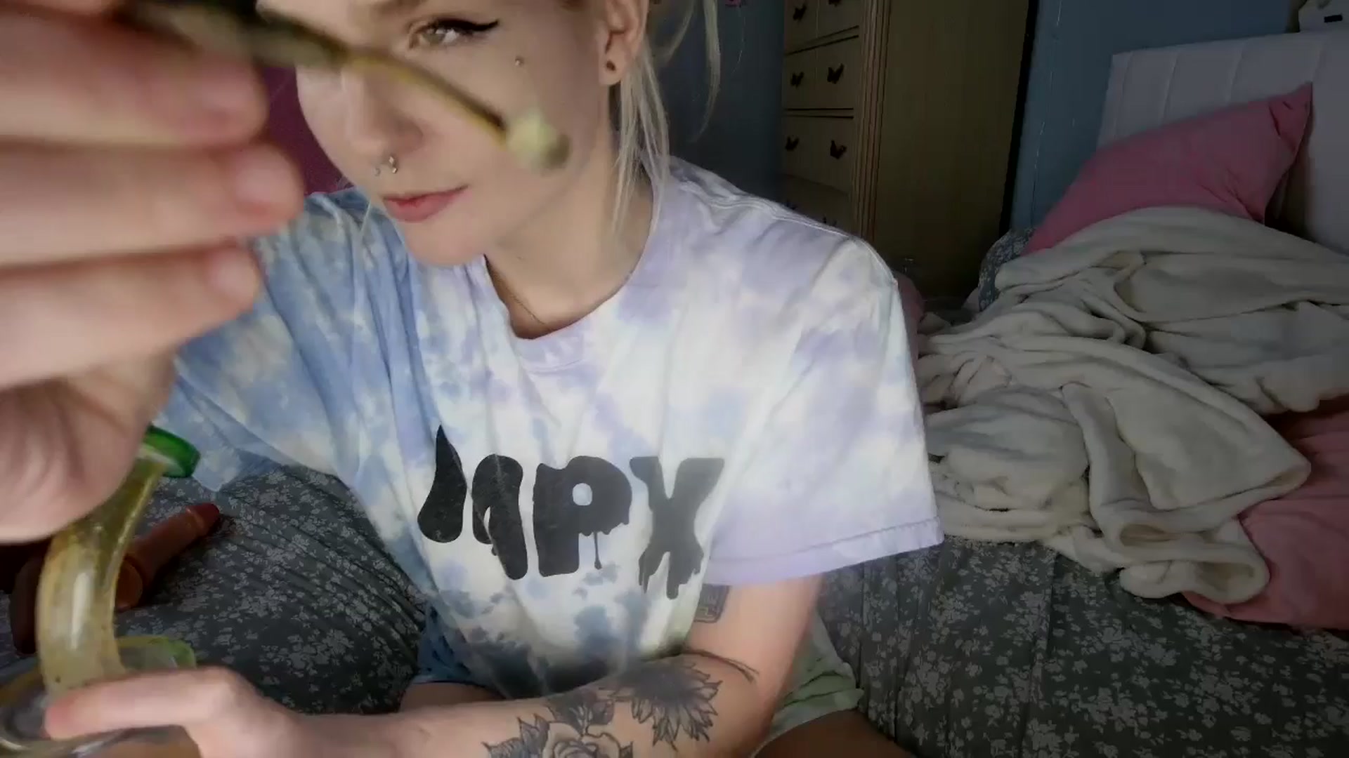 Gallery image thumbnail from DuckChan0's myfreecams stream on, 08/09/2024, 24:53 image 1 of 20