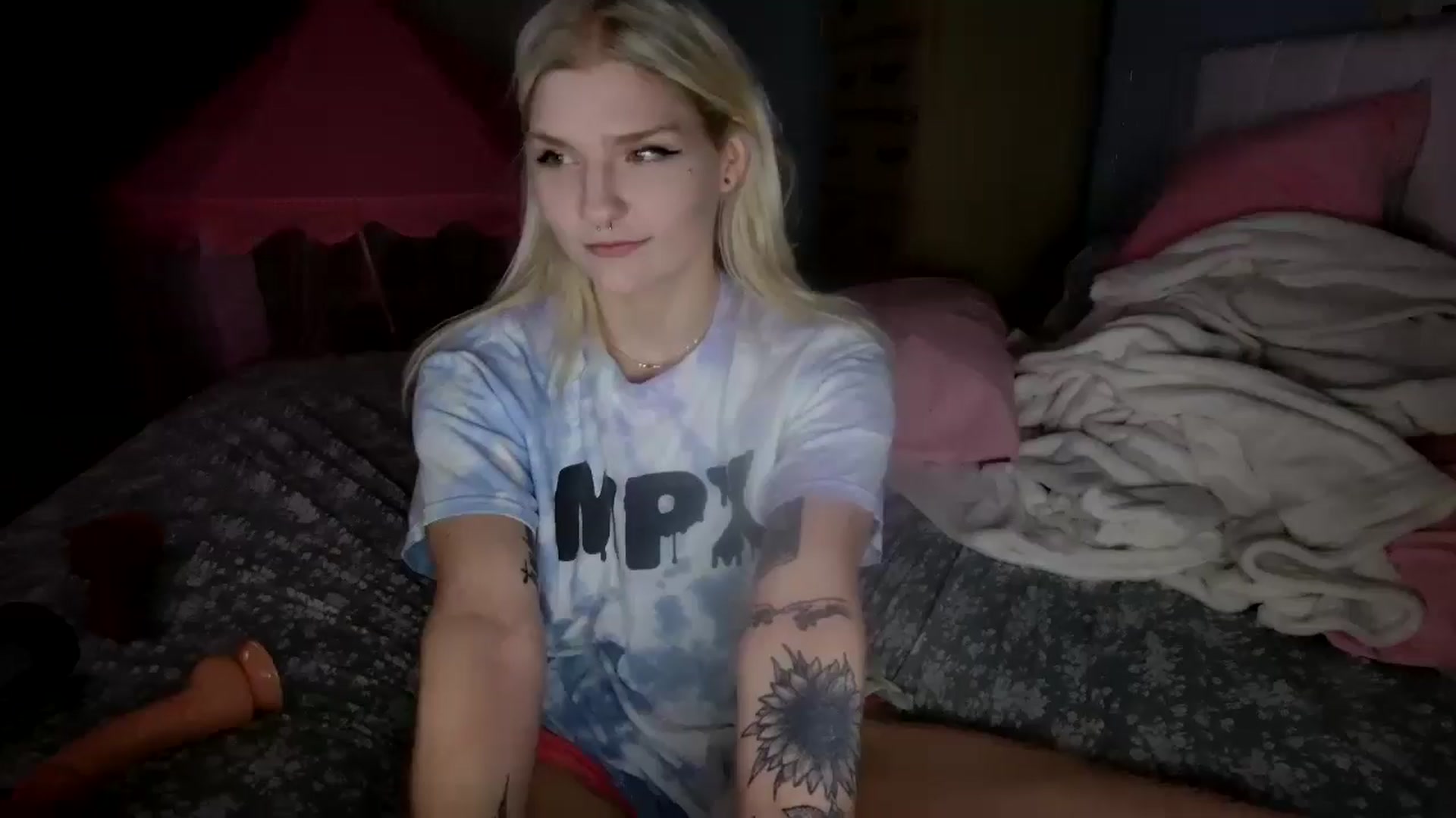 Gallery image thumbnail from DuckChan0's myfreecams stream on, 08/09/2024, 24:53 image 12 of 20