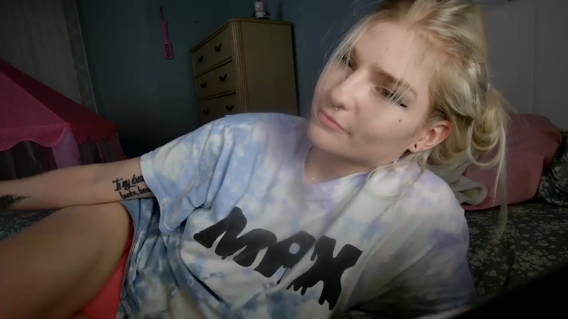 Gallery image thumbnail from DuckChan0's myfreecams stream on, 08/09/2024, 24:53 image 6 of 20