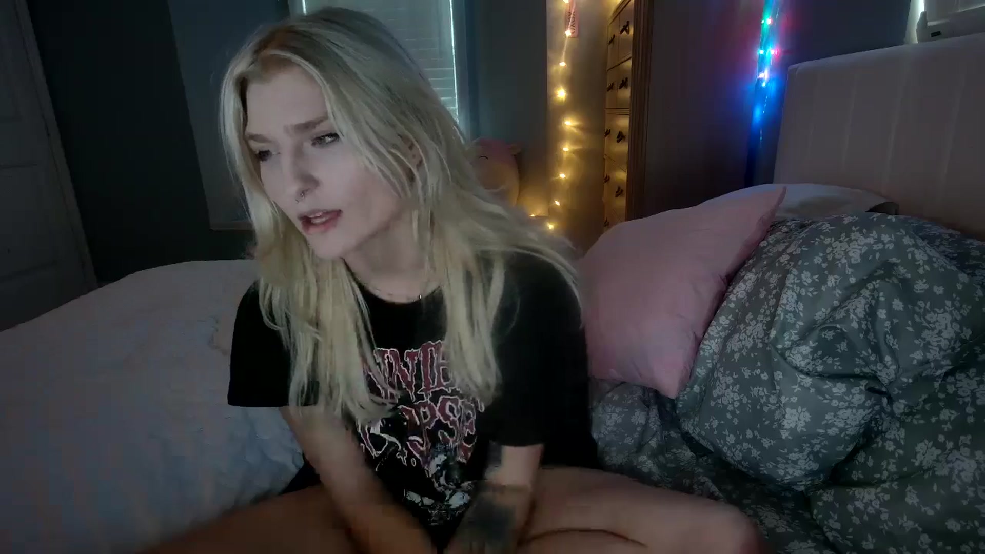 Gallery image thumbnail from DuckChan0's myfreecams stream on, 08/09/2024, 23:27 image 6 of 20