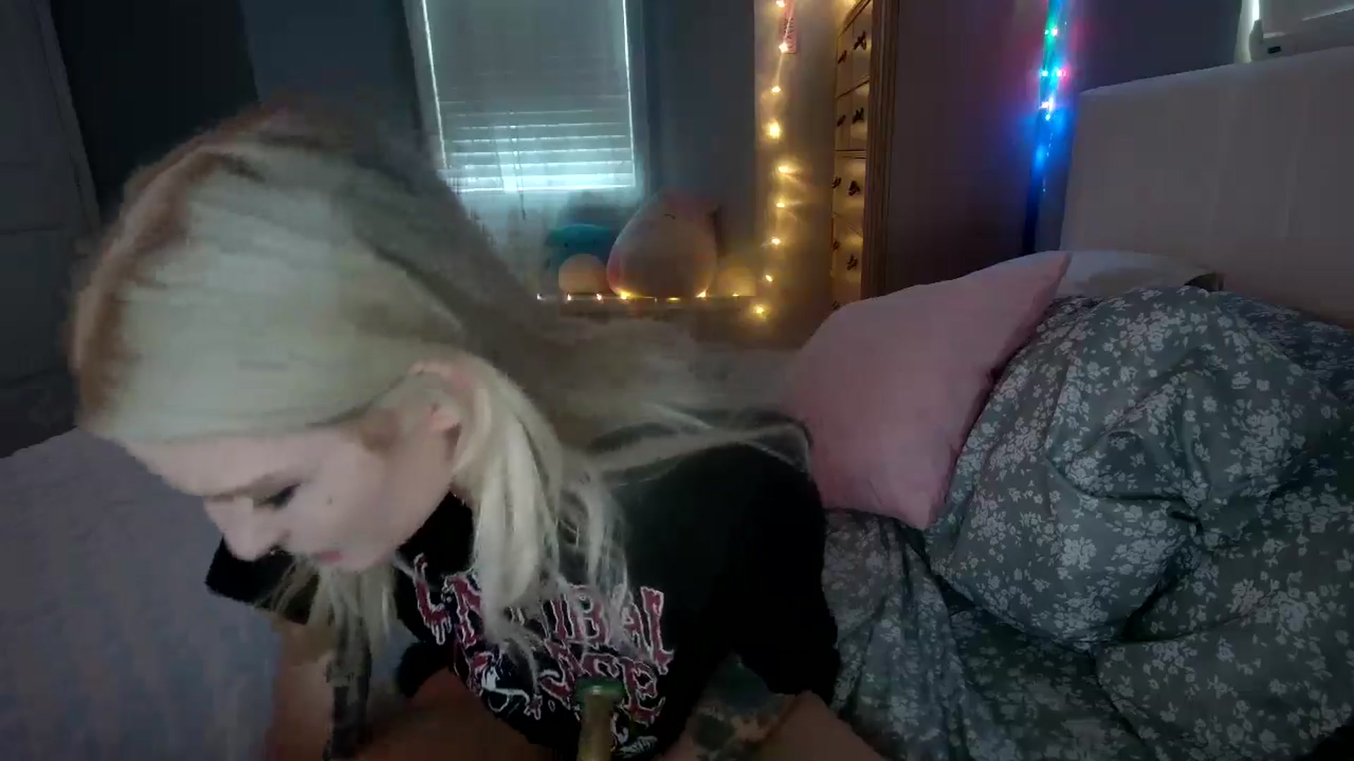 Gallery image thumbnail from DuckChan0's myfreecams stream on, 08/09/2024, 23:27 image 7 of 20