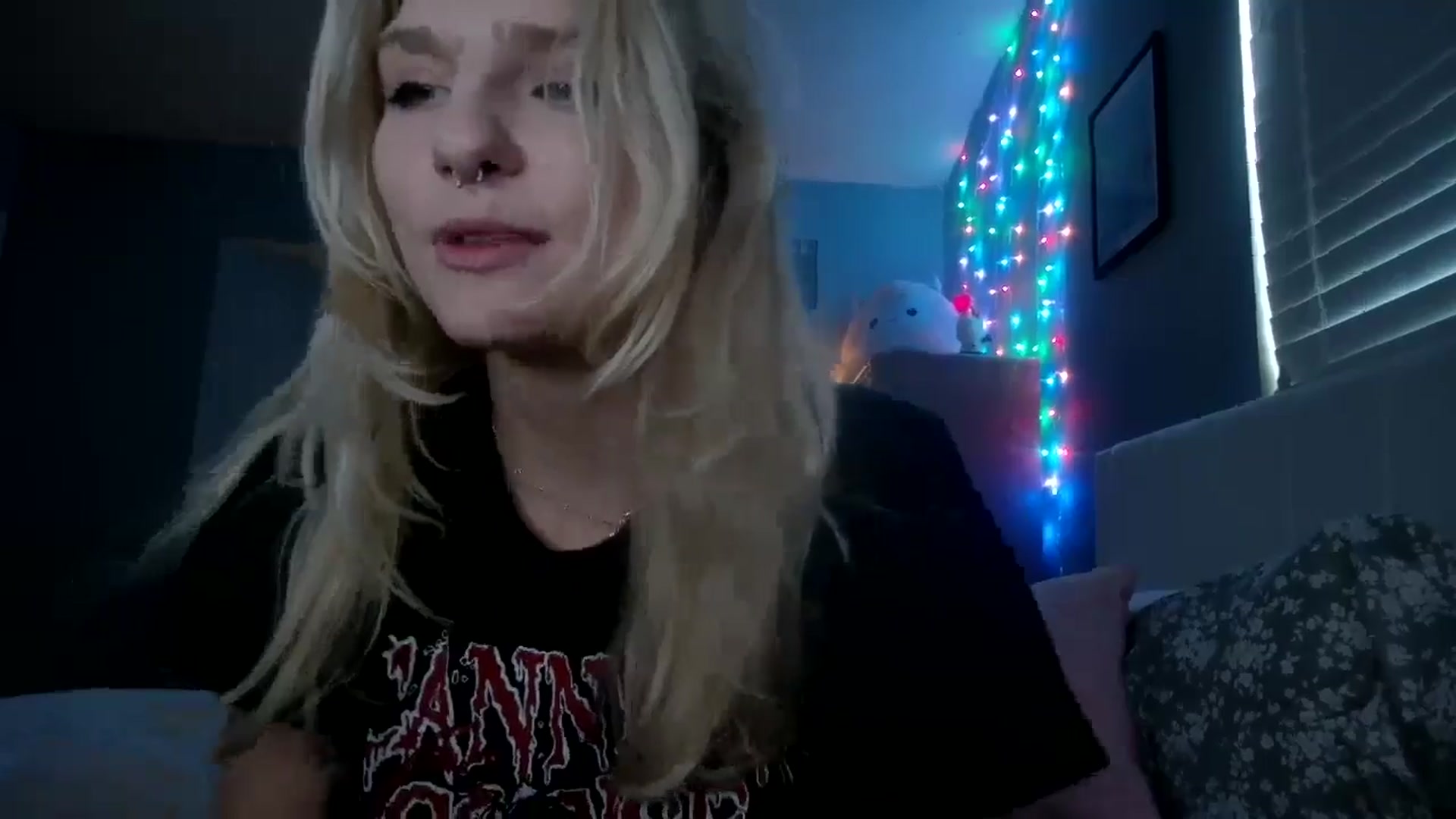 Gallery image thumbnail from DuckChan0's myfreecams stream on, 08/09/2024, 23:27 image 17 of 20
