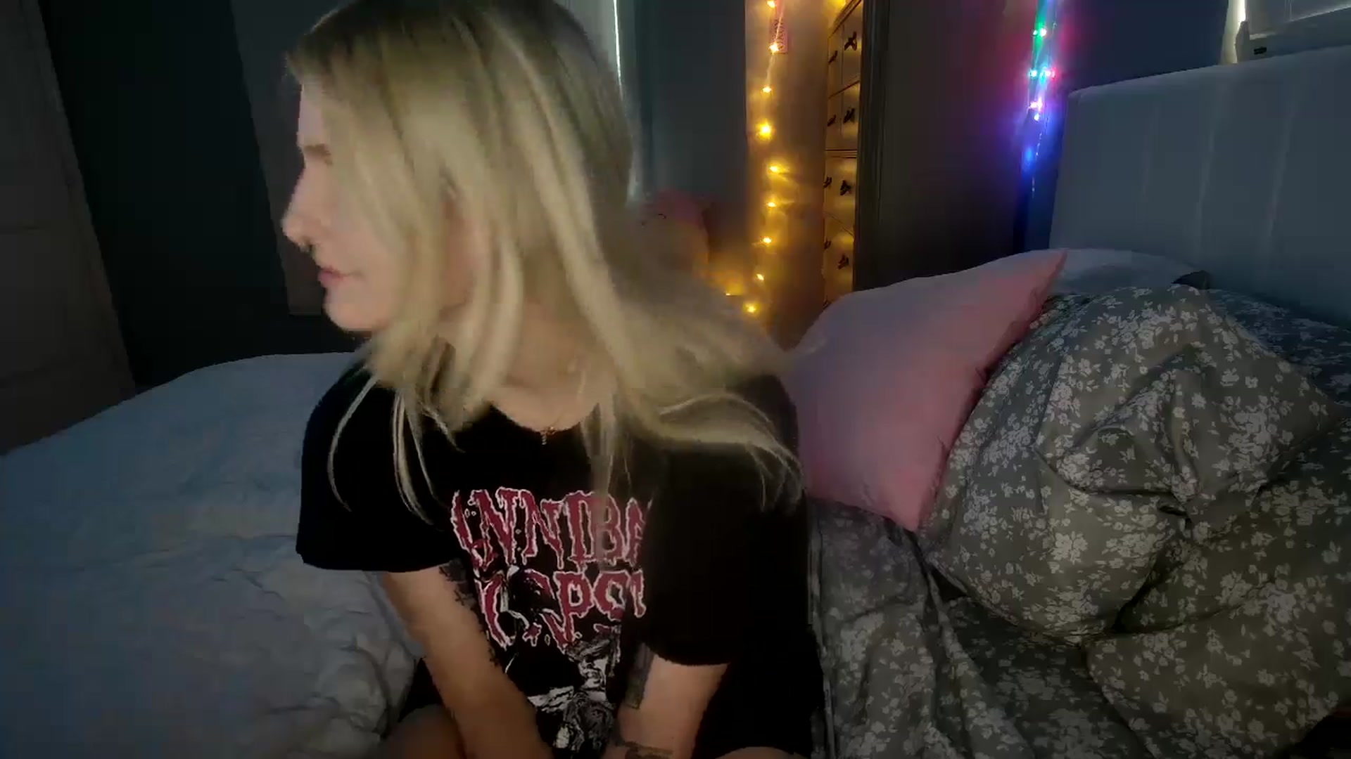 Gallery image thumbnail from DuckChan0's myfreecams stream on, 08/09/2024, 23:27 image 4 of 20