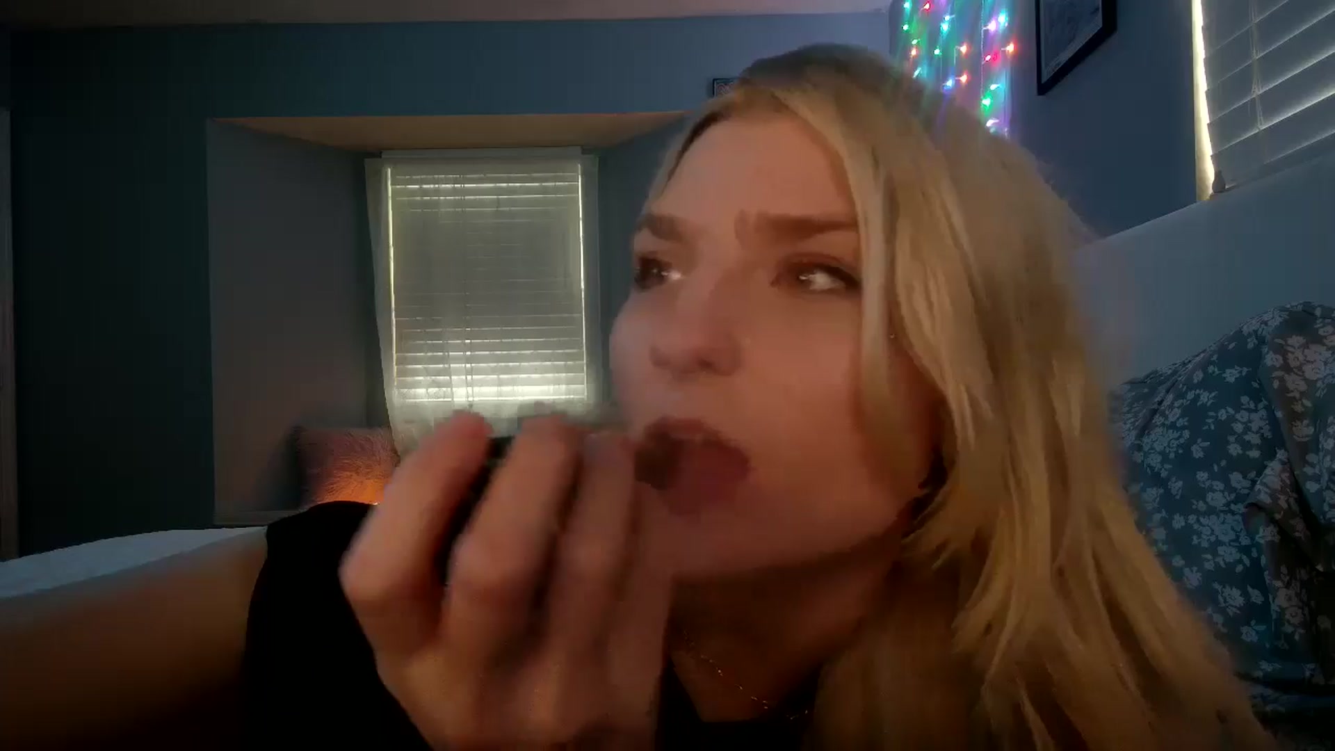 Gallery image thumbnail from DuckChan0's myfreecams stream on, 08/09/2024, 23:27 image 15 of 20