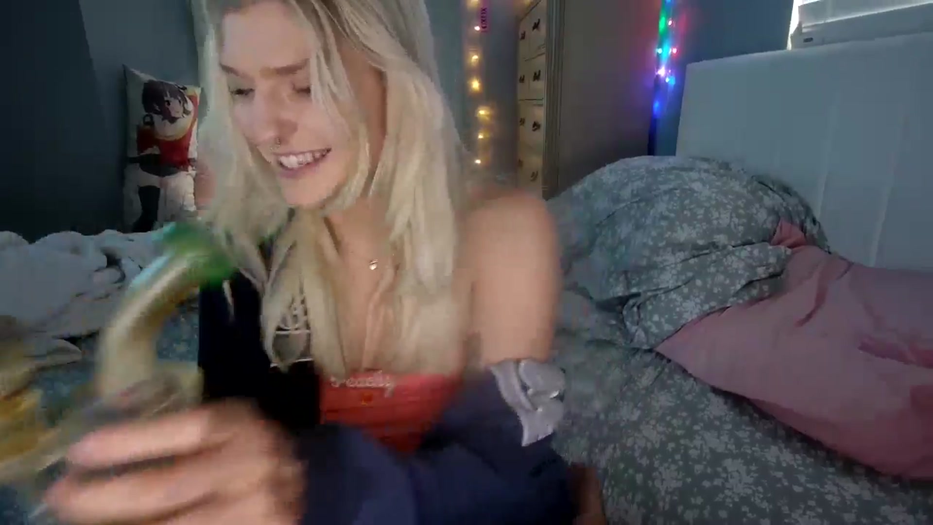 Gallery image thumbnail from DuckChan0's myfreecams stream on, 08/12/2024, 17:34 image 16 of 20