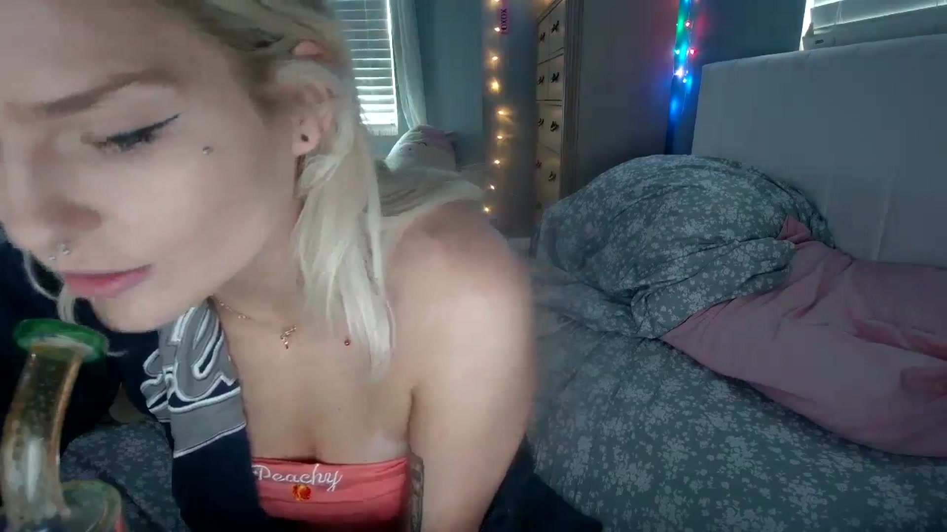 Gallery image thumbnail from DuckChan0's myfreecams stream on, 08/12/2024, 17:34 image 17 of 20