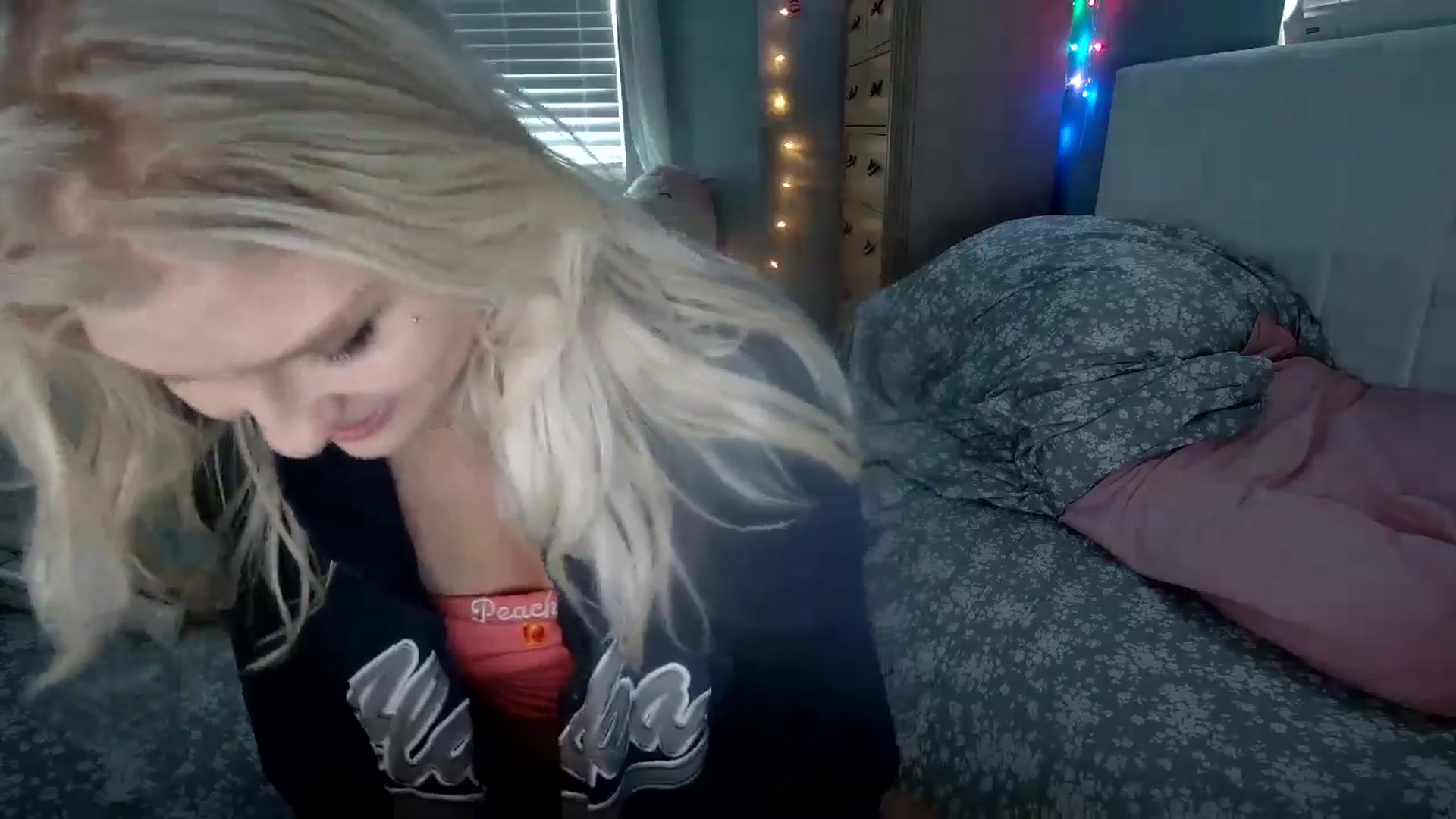 Gallery image thumbnail from DuckChan0's myfreecams stream on, 08/12/2024, 17:34 image 13 of 20