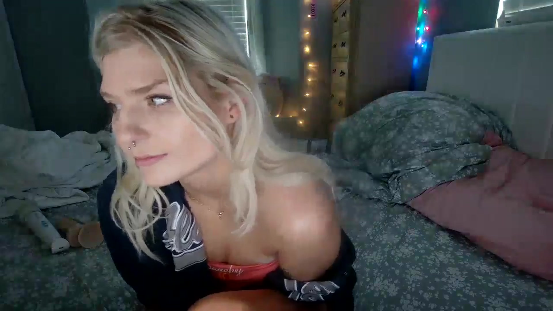 Gallery image thumbnail from DuckChan0's myfreecams stream on, 08/12/2024, 17:34 image 18 of 20