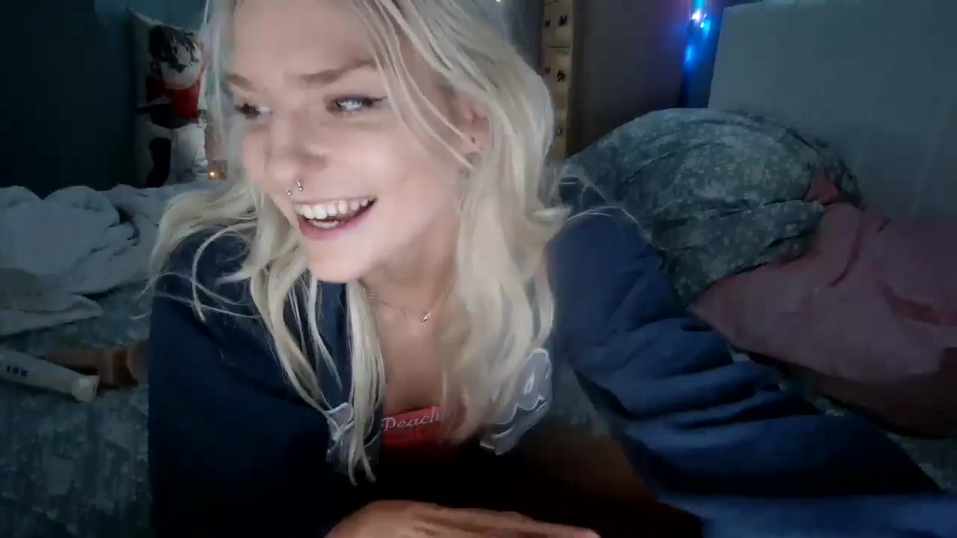 Gallery image thumbnail from DuckChan0's myfreecams stream on, 08/12/2024, 17:34 image 14 of 20