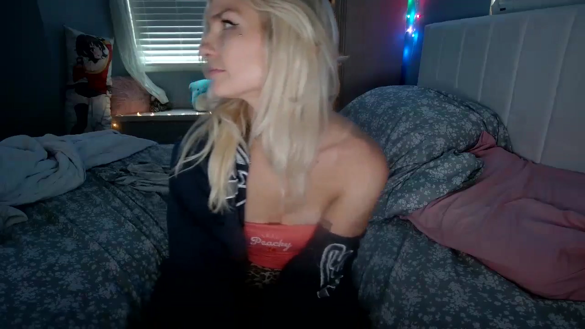 Gallery image thumbnail from DuckChan0's myfreecams stream on, 08/12/2024, 18:26 image 10 of 20