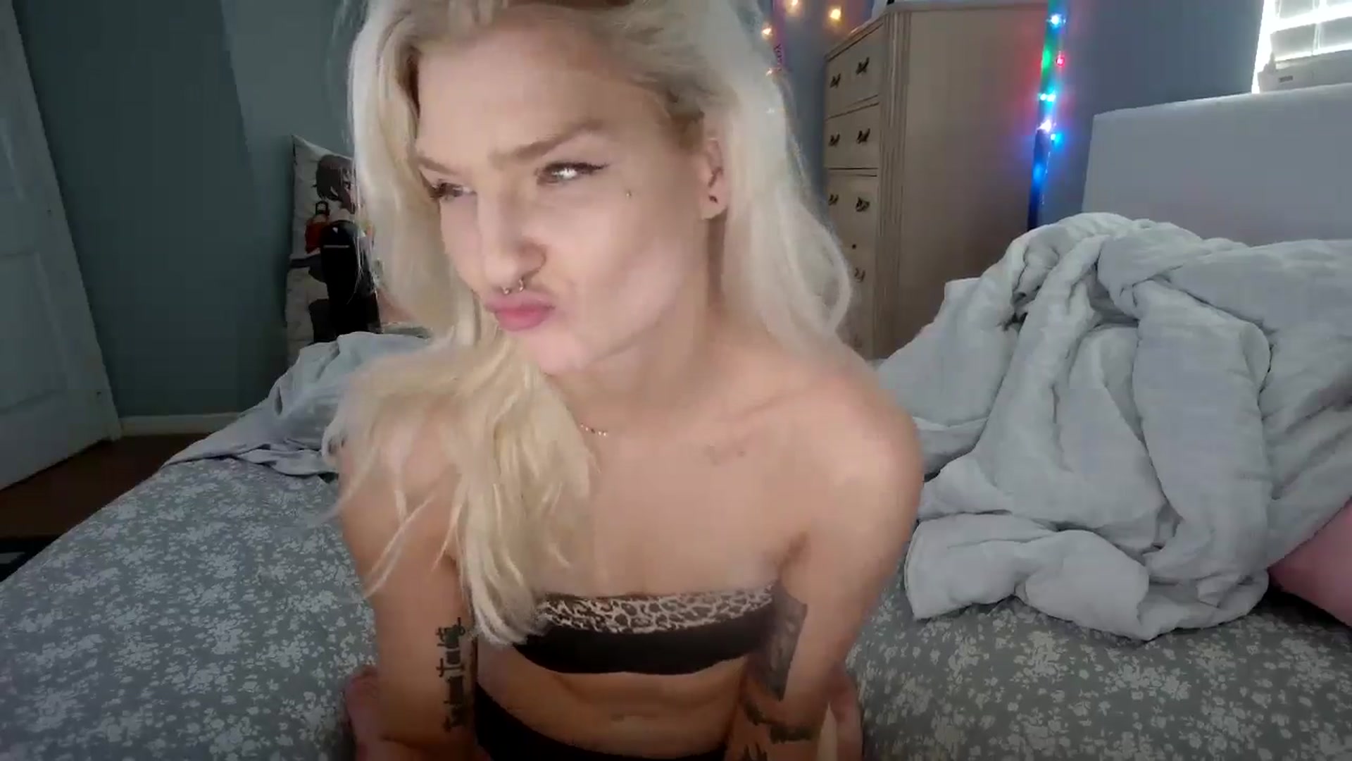 Gallery image thumbnail from DuckChan0's myfreecams stream on, 08/13/2024, 16:33 image 11 of 20