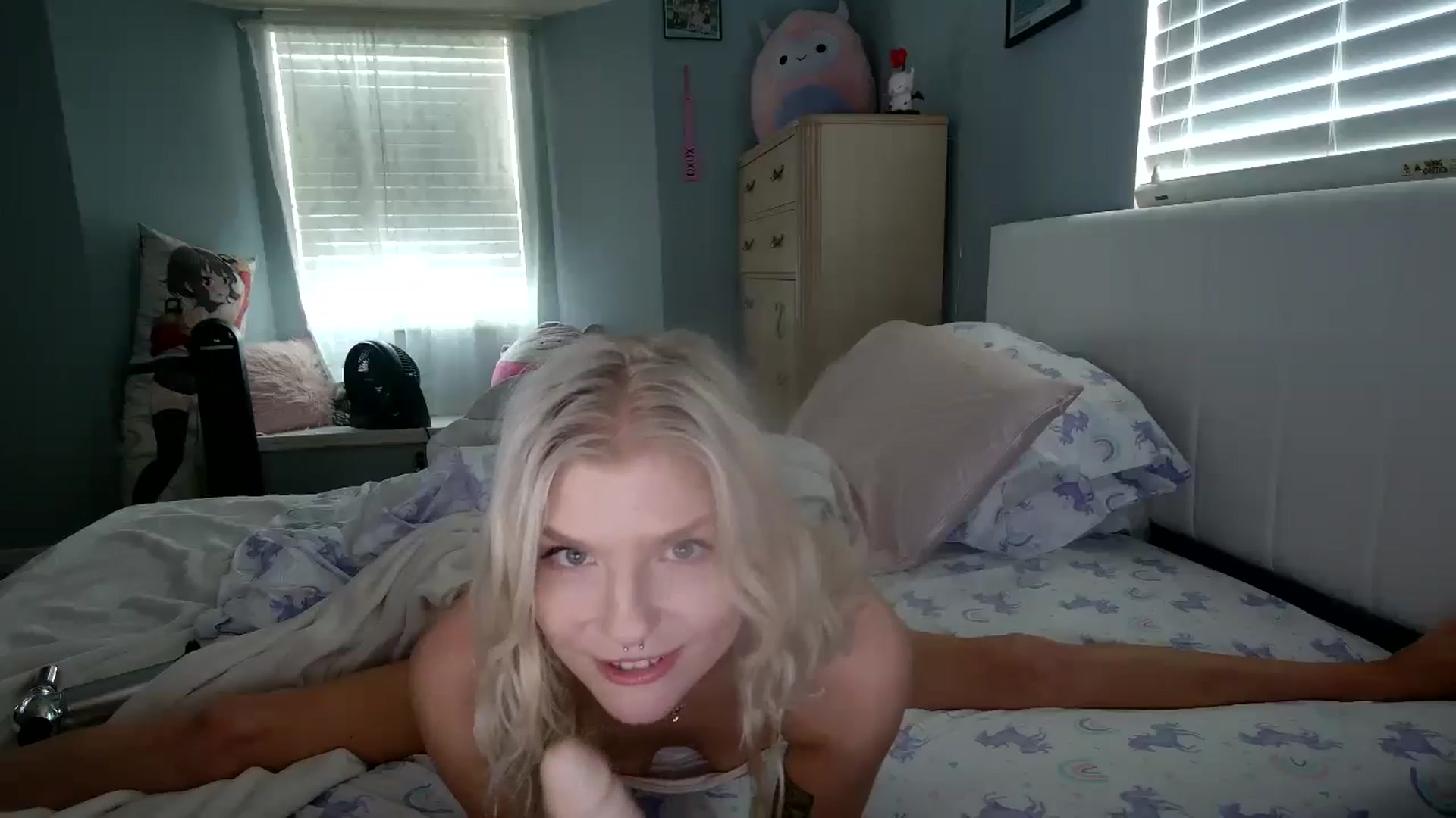 Gallery image thumbnail from DuckChan0's myfreecams stream on, 08/16/2024, 15:50 image 17 of 20
