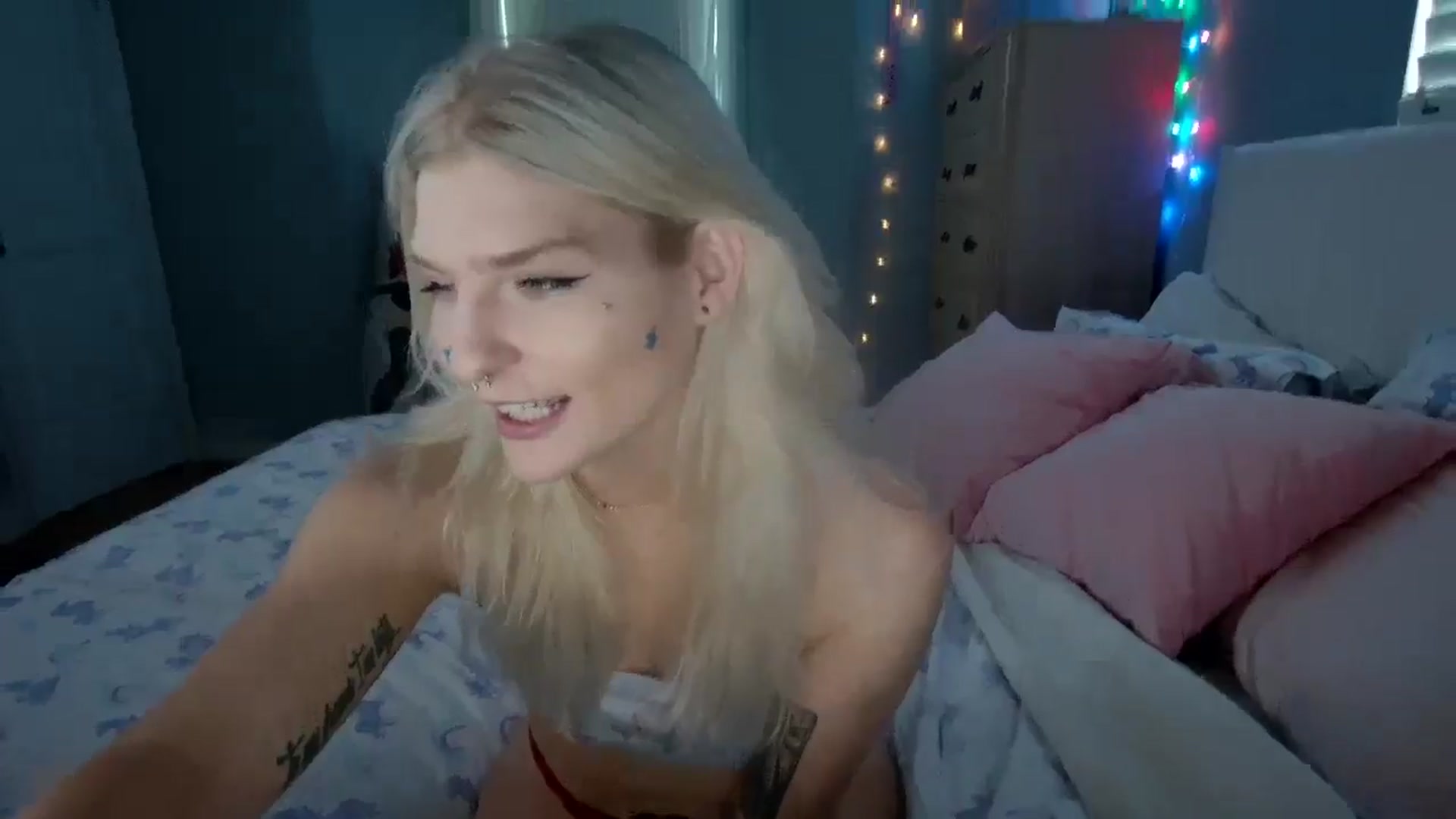 Gallery image thumbnail from DuckChan0's myfreecams stream on, 08/17/2024, 22:40 image 5 of 20