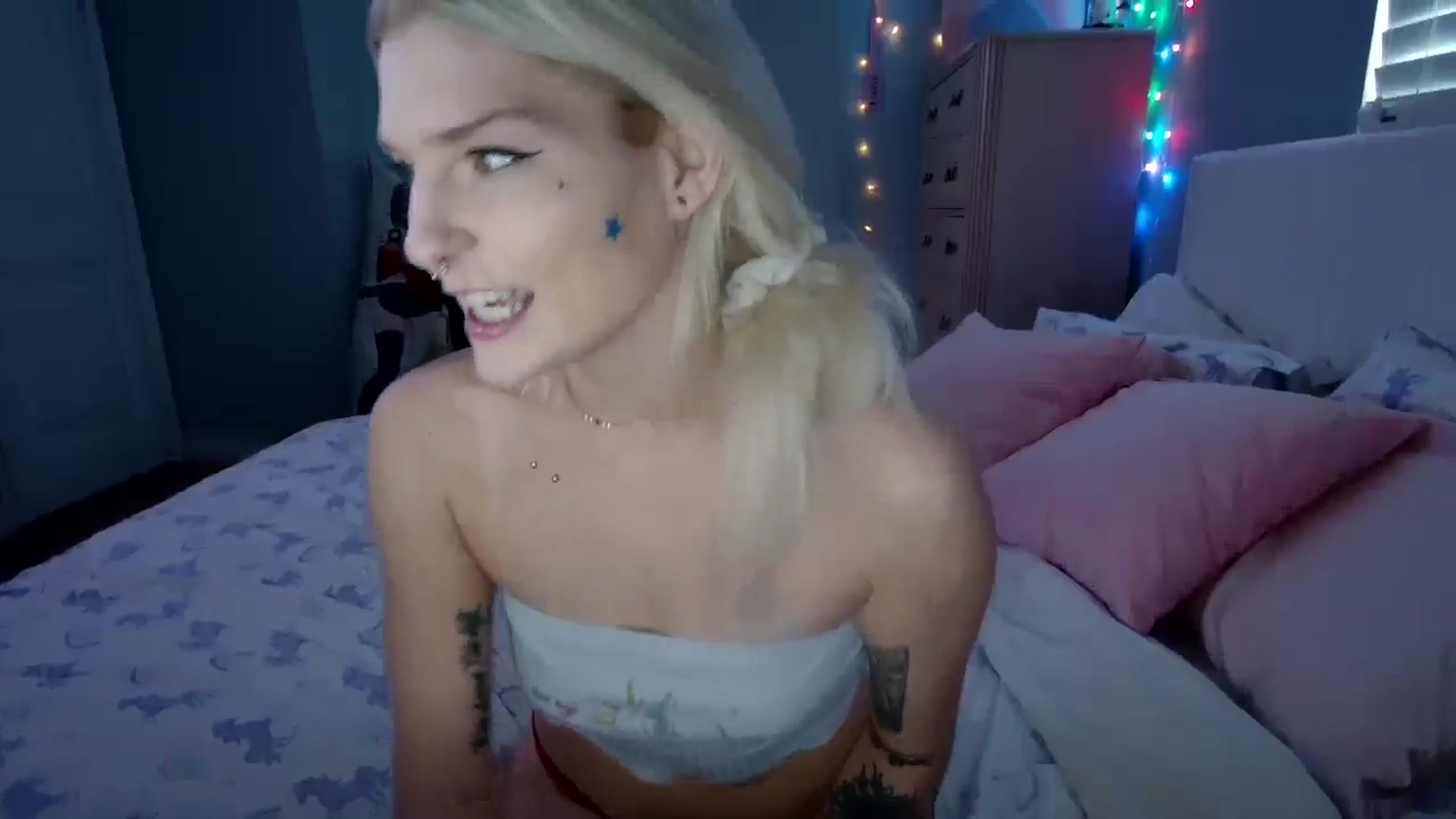 Gallery image thumbnail from DuckChan0's myfreecams stream on, 08/17/2024, 22:40 image 3 of 20
