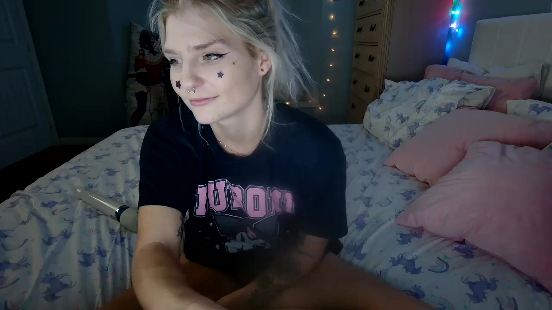 Gallery image thumbnail from DuckChan0's myfreecams stream on, 08/18/2024, 23:45 image 7 of 20