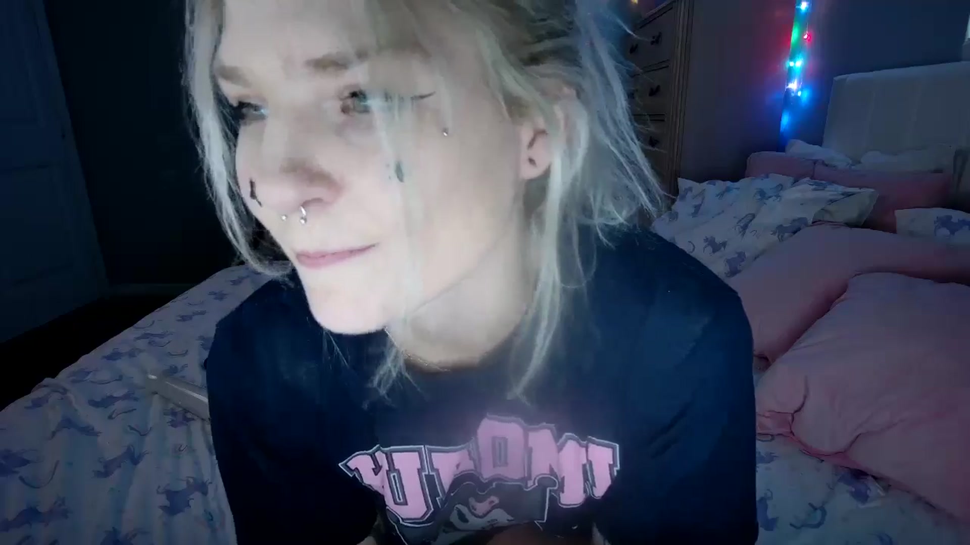 Gallery image thumbnail from DuckChan0's myfreecams stream on, 08/18/2024, 23:45 image 17 of 20