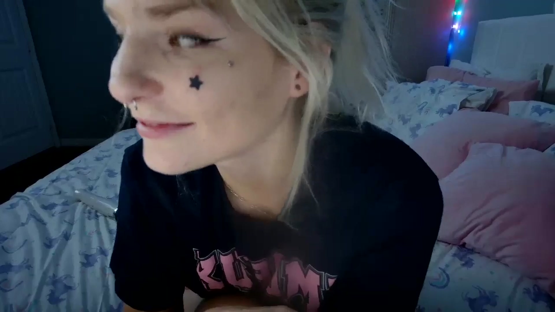 Gallery image thumbnail from DuckChan0's myfreecams stream on, 08/18/2024, 23:45 image 13 of 20