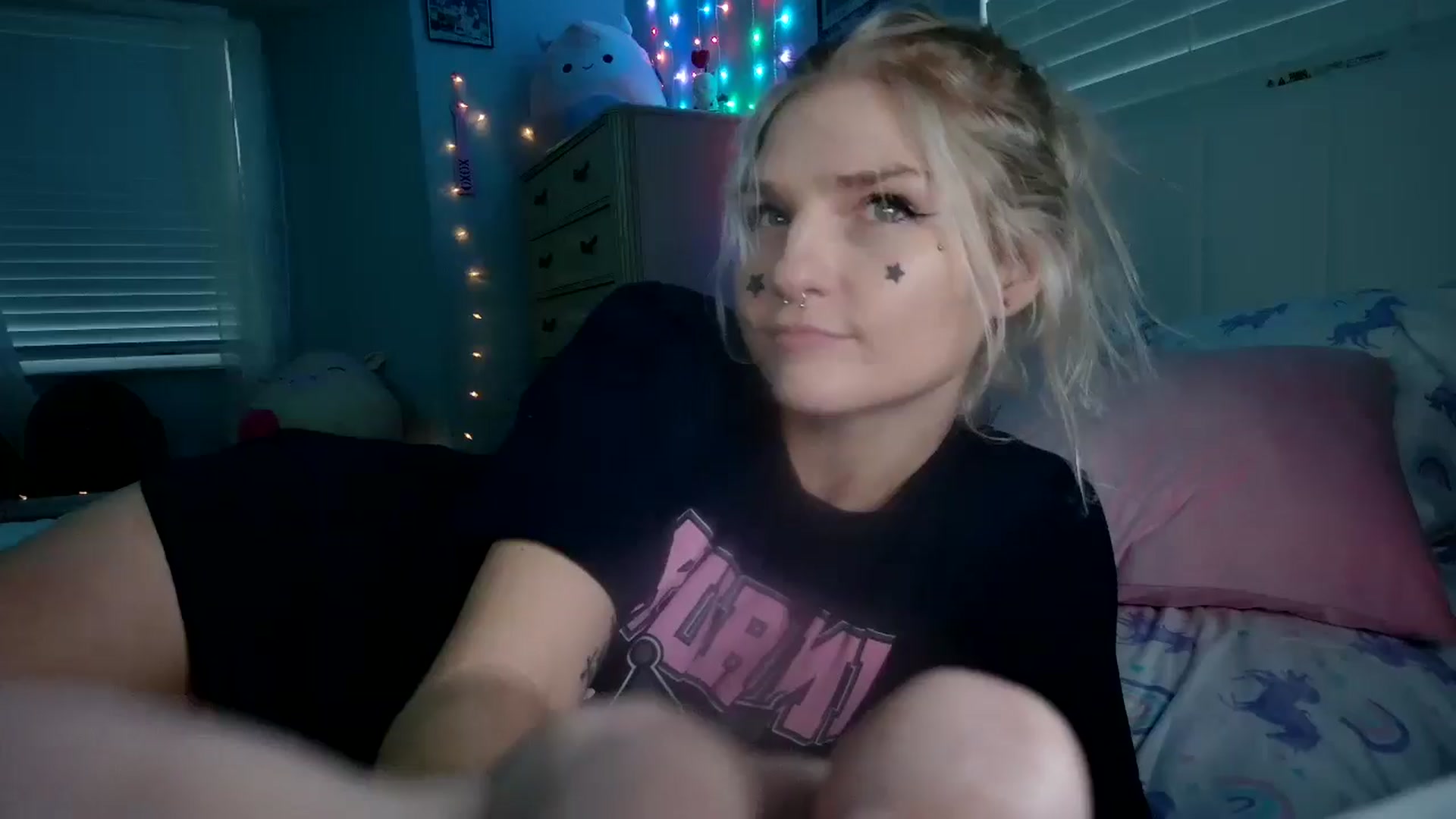 Gallery image thumbnail from DuckChan0's myfreecams stream on, 08/19/2024, 24:00 image 1 of 20