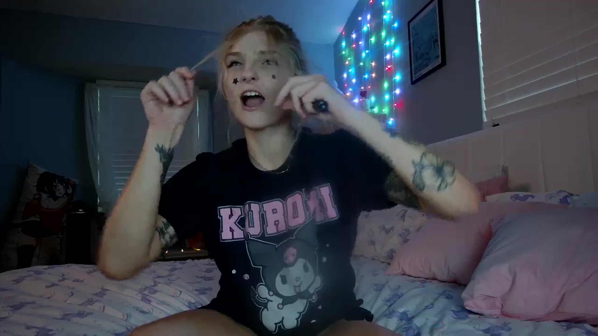 Gallery image thumbnail from DuckChan0's myfreecams stream on, 08/19/2024, 24:00 image 6 of 20