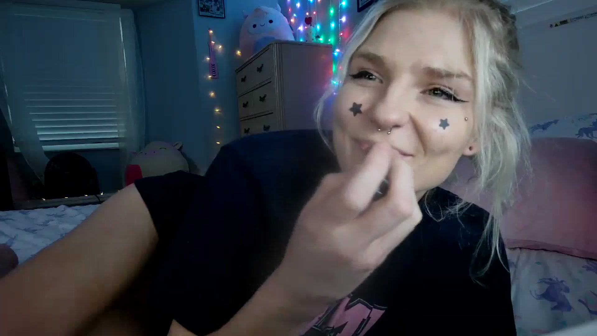 Gallery image thumbnail from DuckChan0's myfreecams stream on, 08/19/2024, 24:00 image 2 of 20