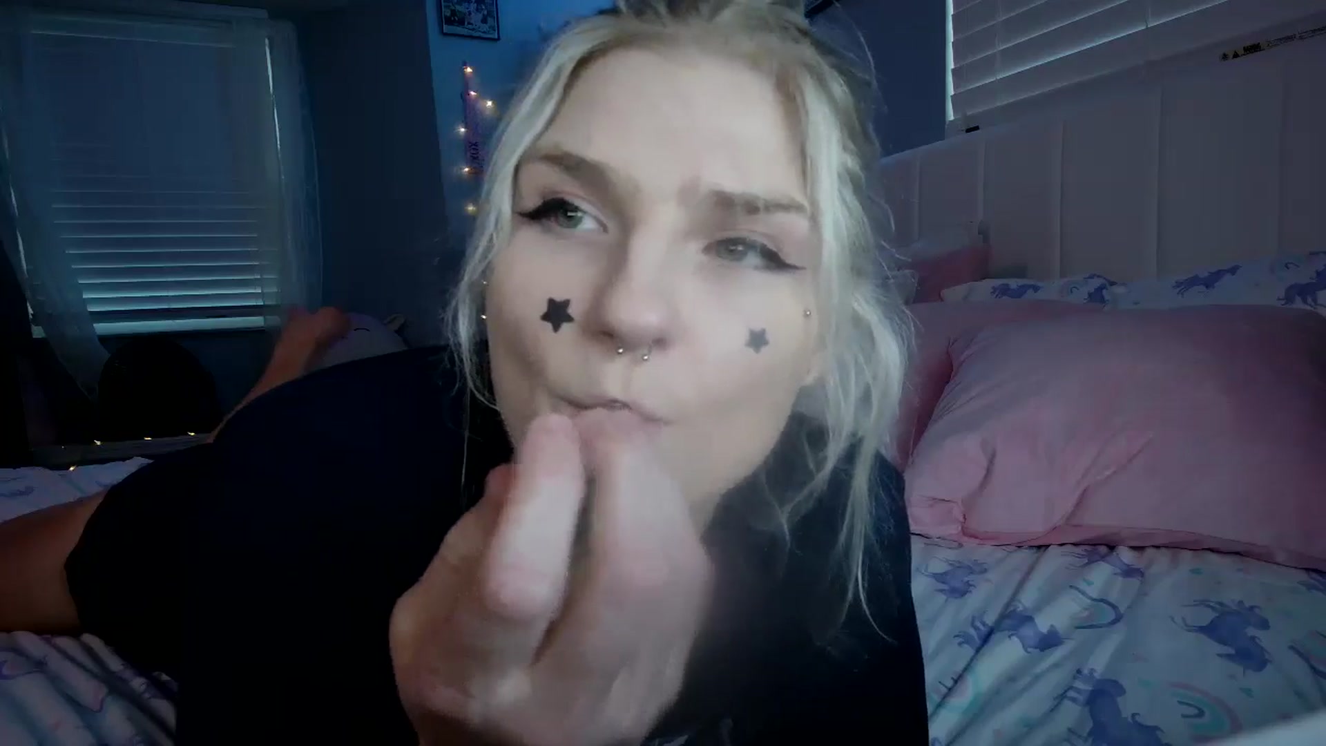 Gallery image thumbnail from DuckChan0's myfreecams stream on, 08/19/2024, 24:00 image 4 of 20