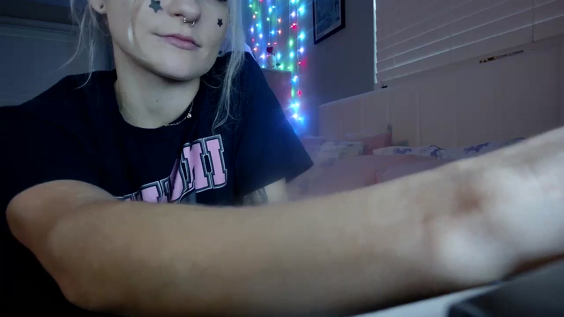 Gallery image thumbnail from DuckChan0's myfreecams stream on, 08/19/2024, 24:00 image 8 of 20