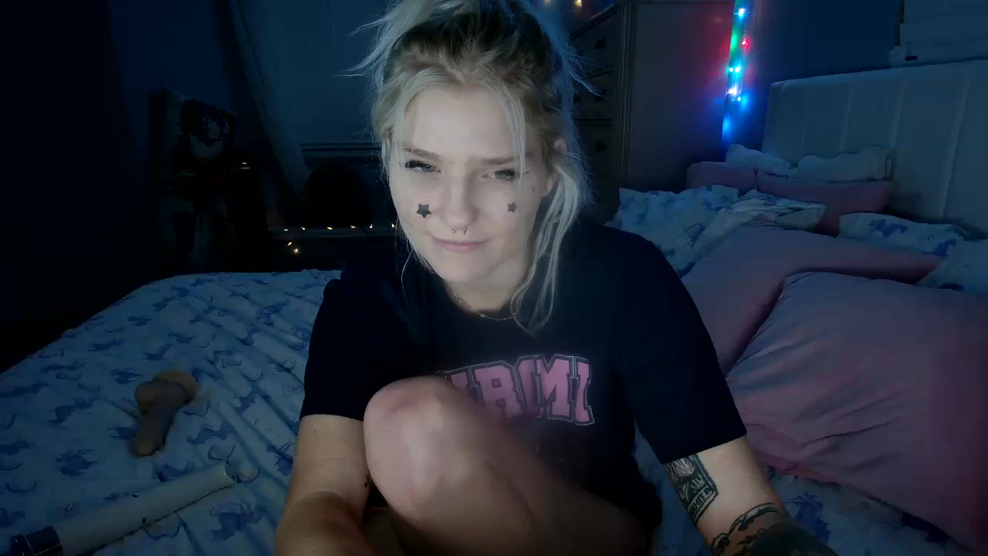 Gallery image thumbnail from DuckChan0's myfreecams stream on, 08/19/2024, 24:32 image 12 of 20