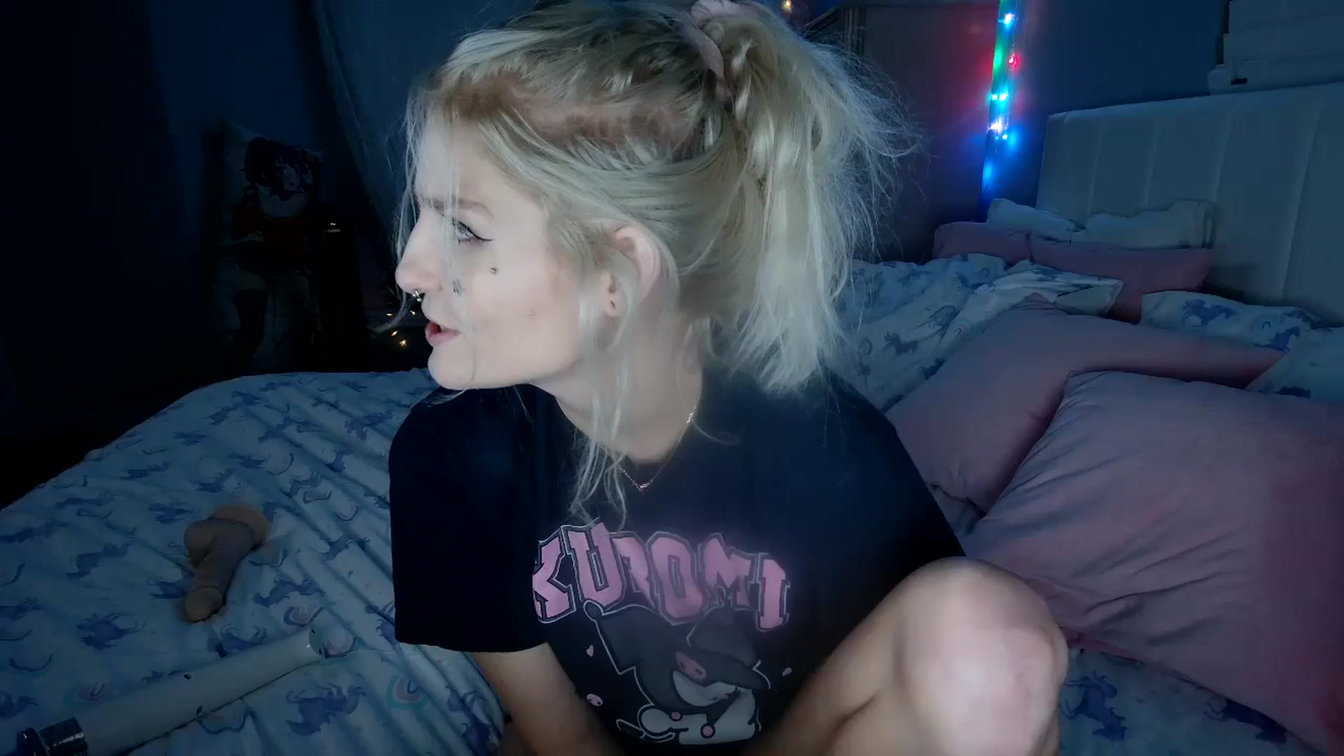 Gallery image thumbnail from DuckChan0's myfreecams stream on, 08/19/2024, 24:32 image 14 of 20