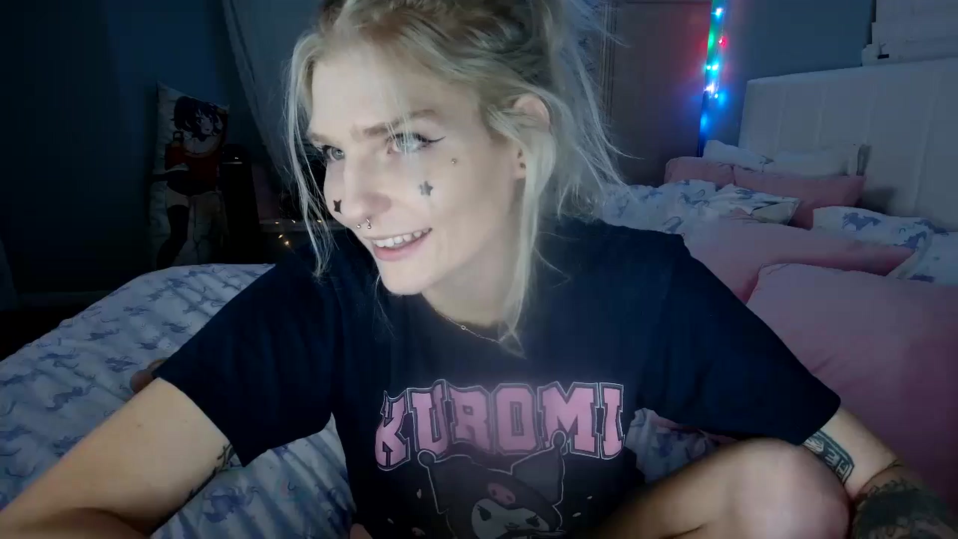 Gallery image thumbnail from DuckChan0's myfreecams stream on, 08/19/2024, 24:32 image 15 of 20