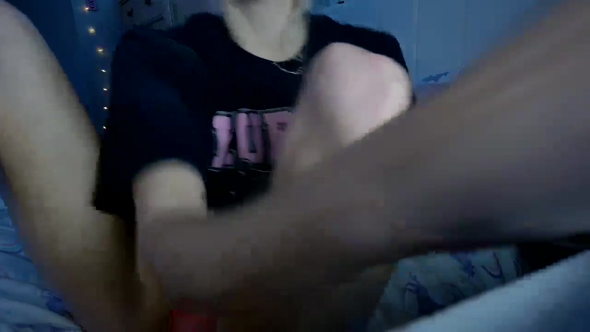 Gallery image thumbnail from DuckChan0's myfreecams stream on, 08/19/2024, 24:32 image 17 of 20
