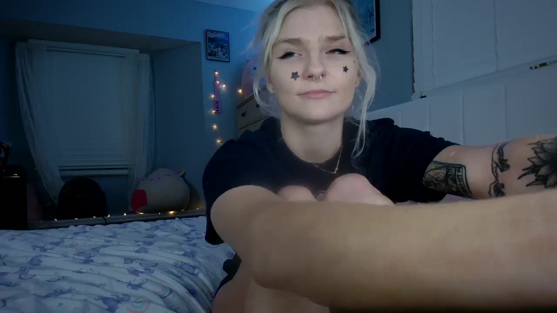 Gallery image thumbnail from DuckChan0's myfreecams stream on, 08/19/2024, 24:32 image 7 of 20