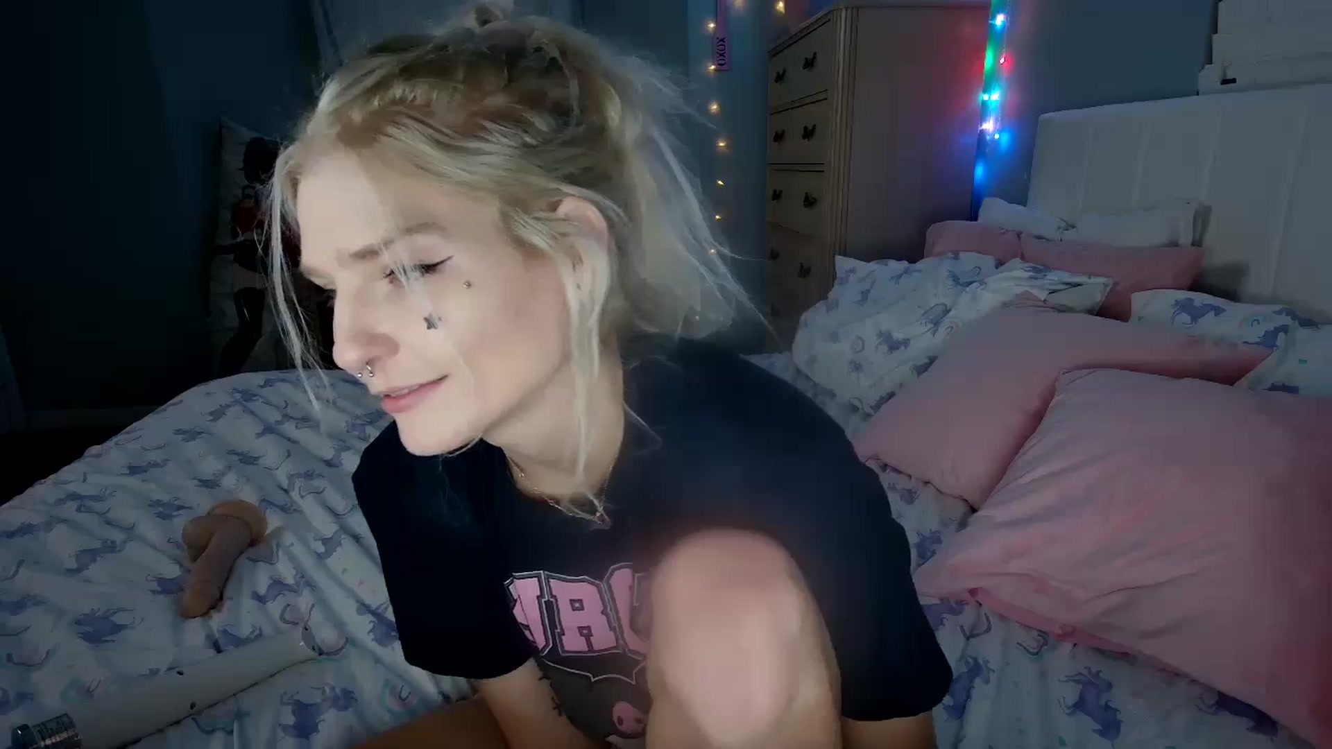 Gallery image thumbnail from DuckChan0's myfreecams stream on, 08/19/2024, 24:32 image 11 of 20
