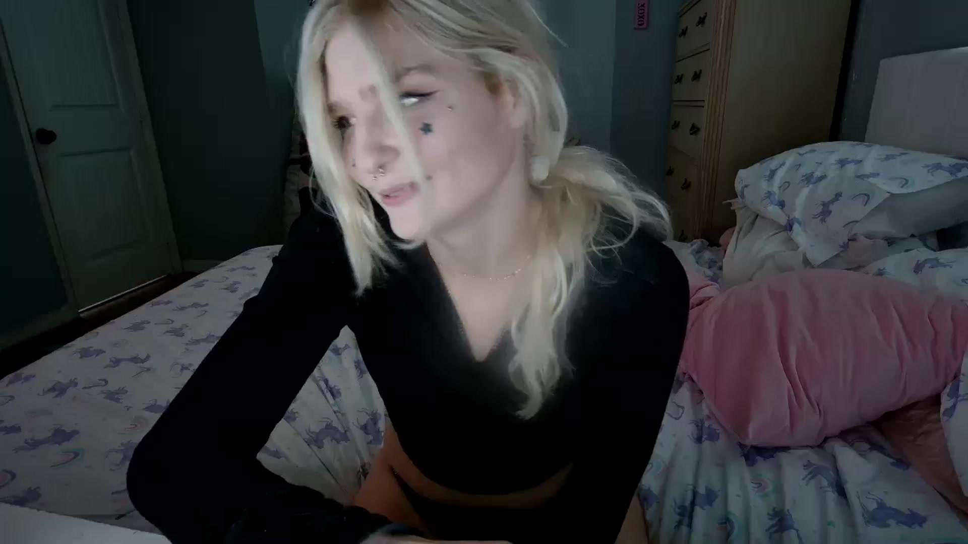 Gallery image thumbnail from DuckChan0's myfreecams stream on, 08/20/2024, 15:23 image 11 of 20