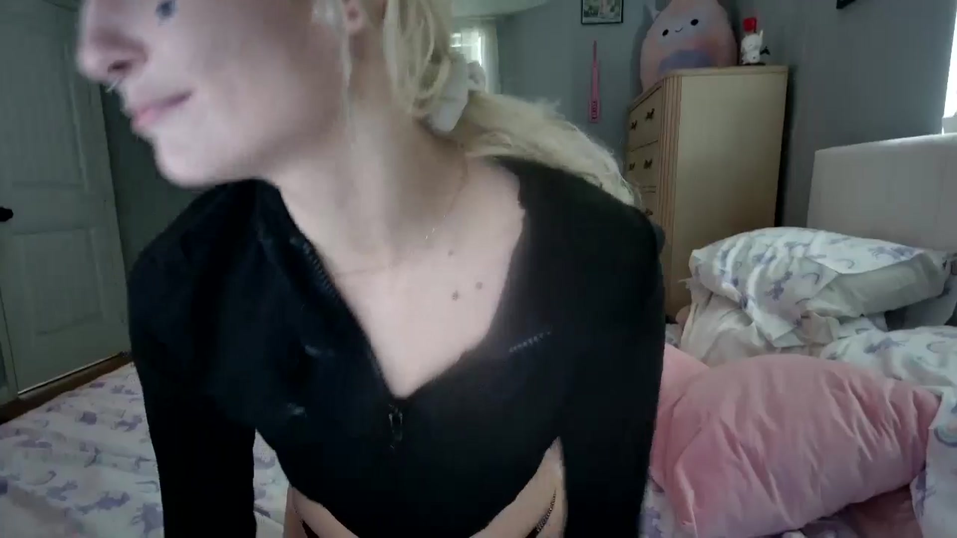 Gallery image thumbnail from DuckChan0's myfreecams stream on, 08/20/2024, 15:23 image 17 of 20