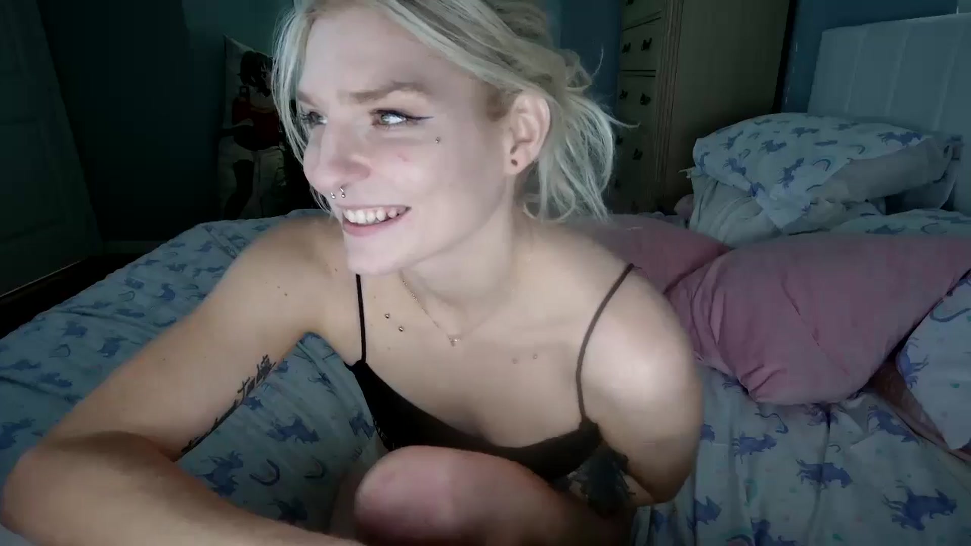 Gallery image thumbnail from DuckChan0's myfreecams stream on, 08/20/2024, 17:05 image 16 of 20