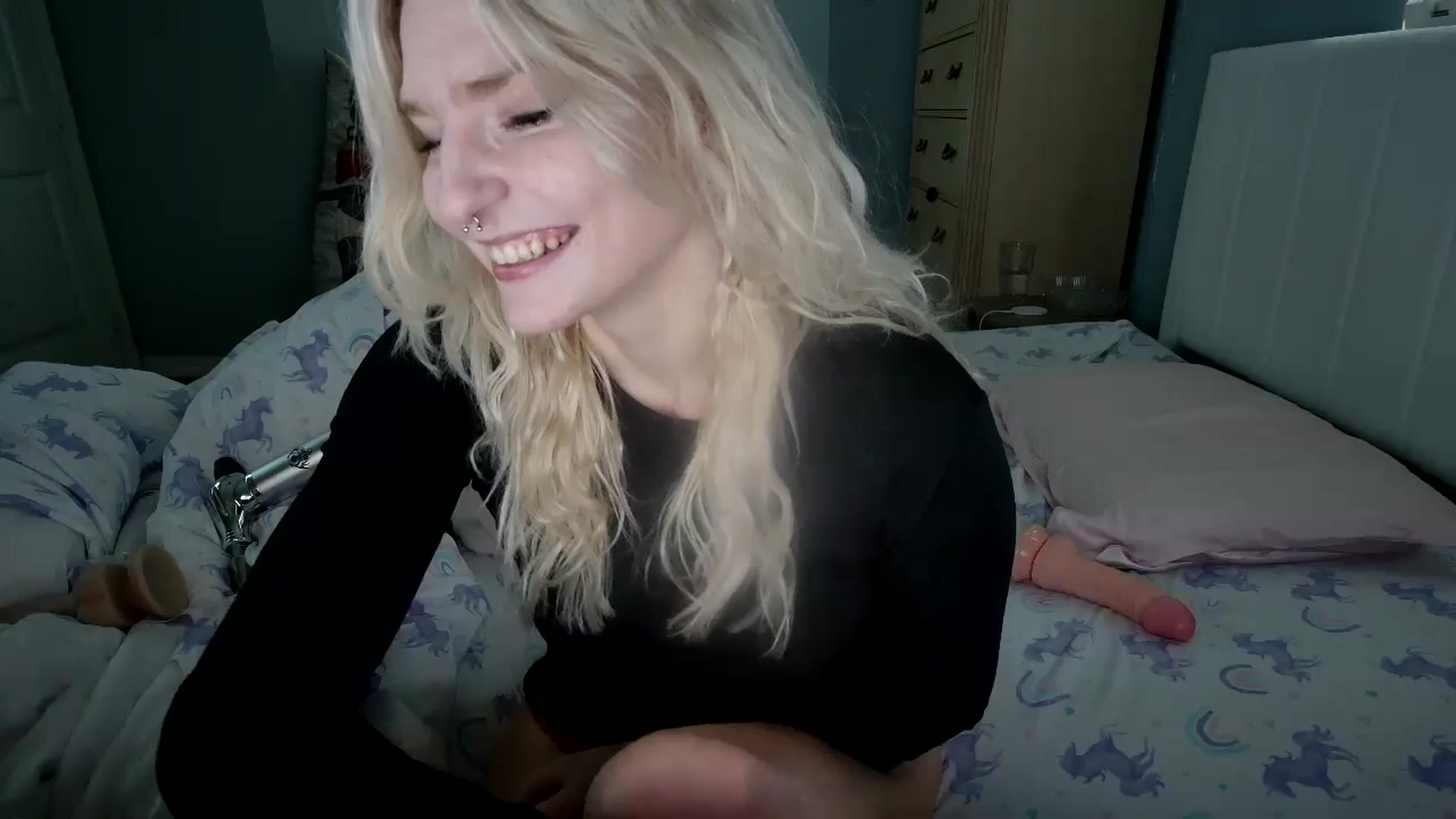 Gallery image thumbnail from DuckChan0's myfreecams stream on, 08/21/2024, 13:52 image 15 of 20