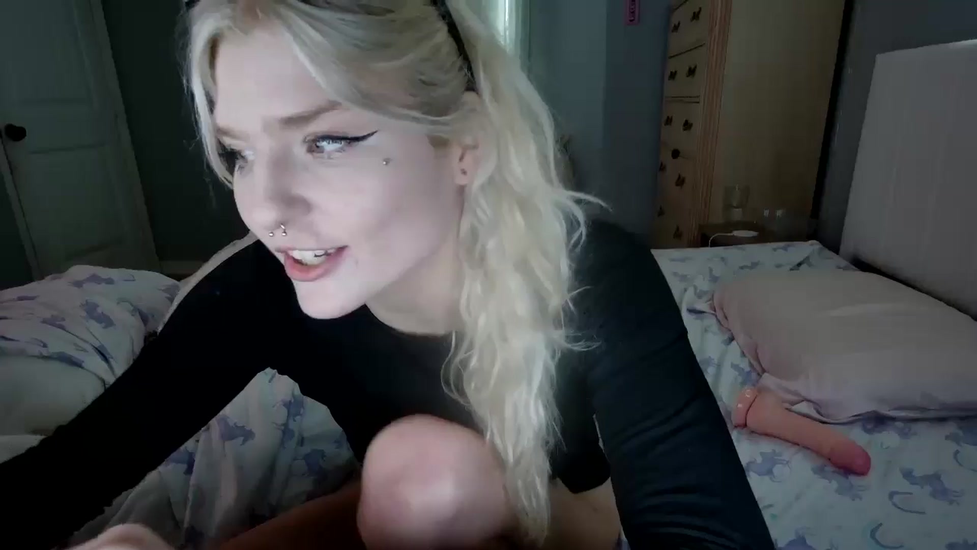 Gallery image thumbnail from DuckChan0's myfreecams stream on, 08/21/2024, 13:52 image 12 of 20