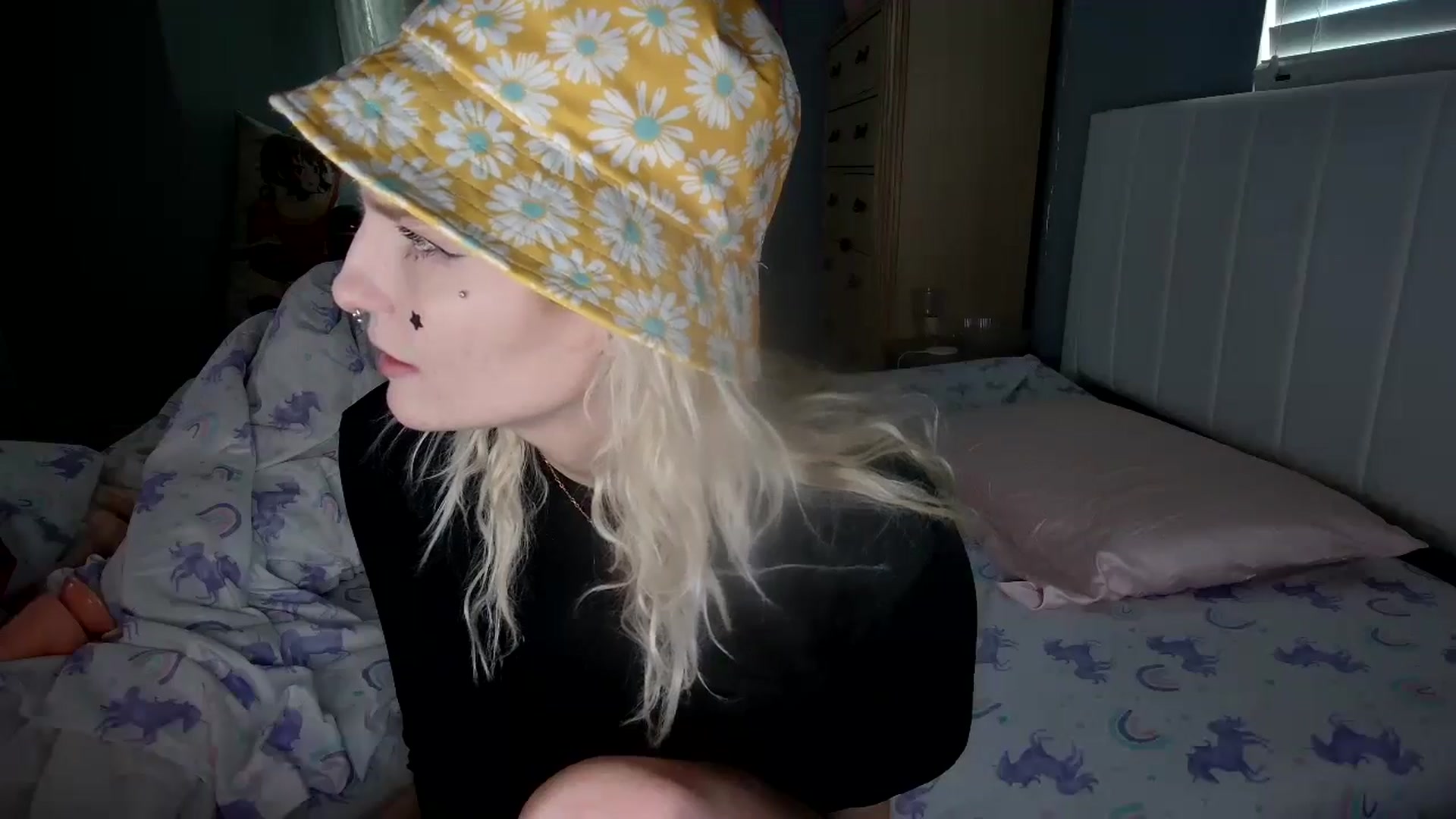 Gallery image thumbnail from DuckChan0's myfreecams stream on, 08/21/2024, 15:08 image 11 of 20