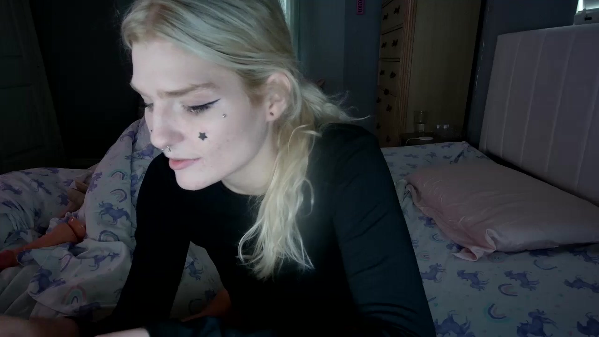 Gallery image thumbnail from DuckChan0's myfreecams stream on, 08/21/2024, 15:08 image 8 of 20