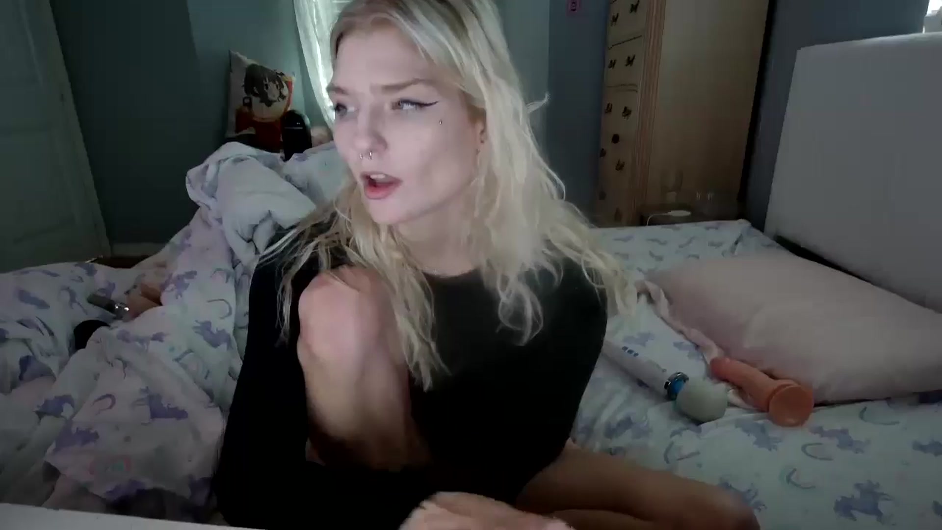 Gallery image thumbnail from DuckChan0's myfreecams stream on, 08/21/2024, 15:08 image 2 of 20