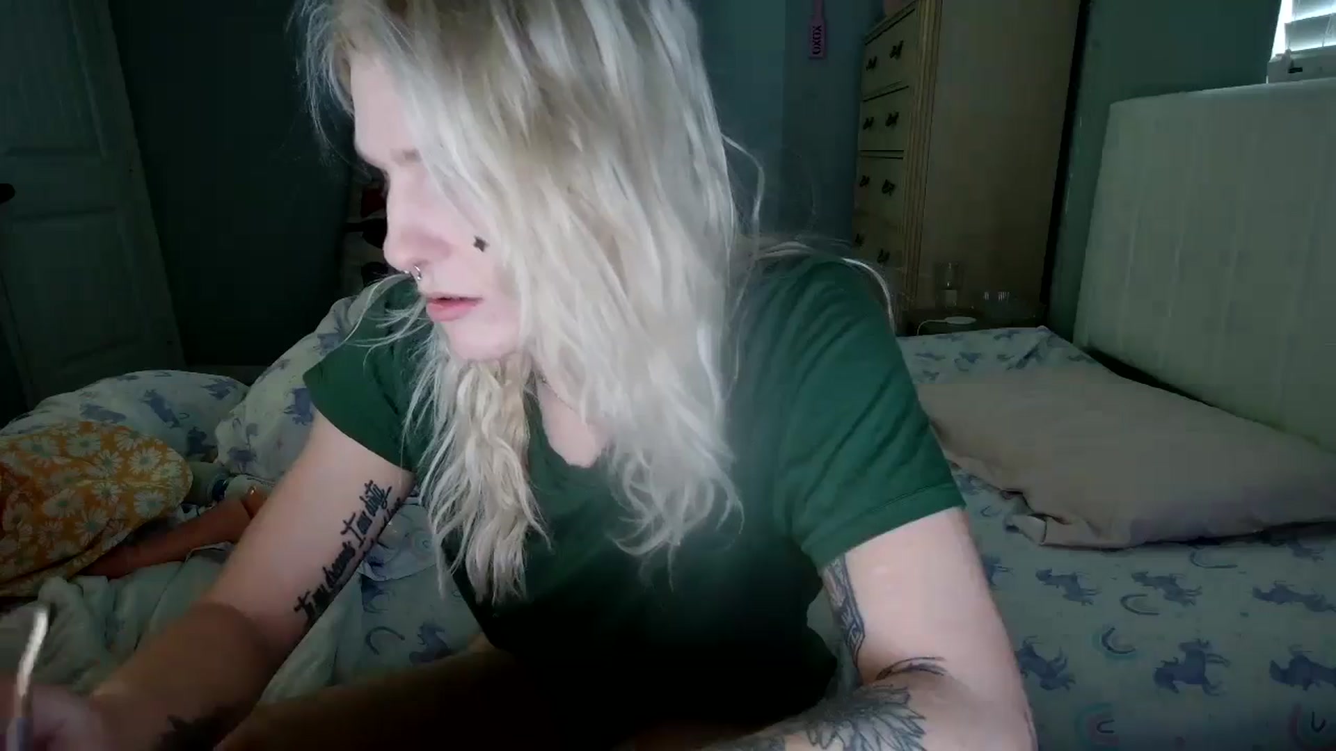 Gallery image thumbnail from DuckChan0's myfreecams stream on, 08/21/2024, 15:40 image 7 of 20