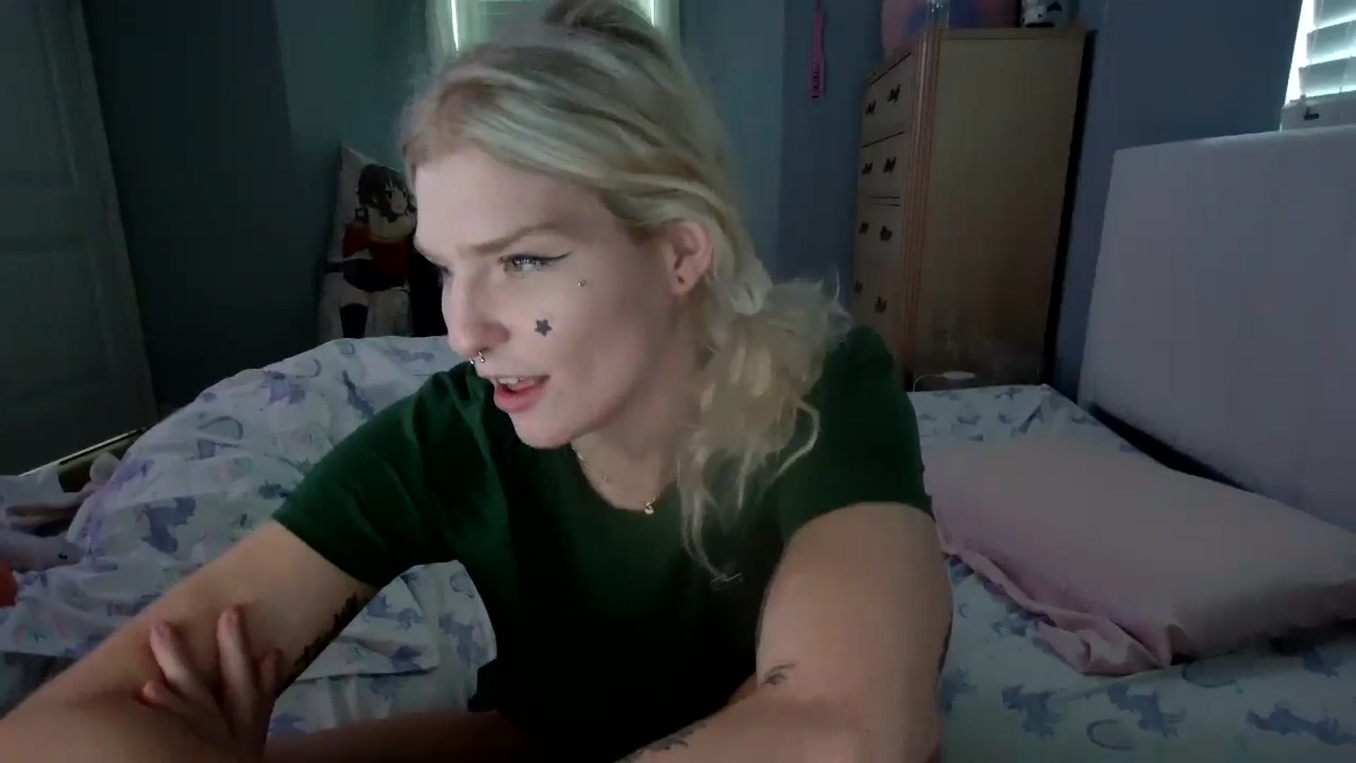 Gallery image thumbnail from DuckChan0's myfreecams stream on, 08/21/2024, 17:41 image 16 of 20