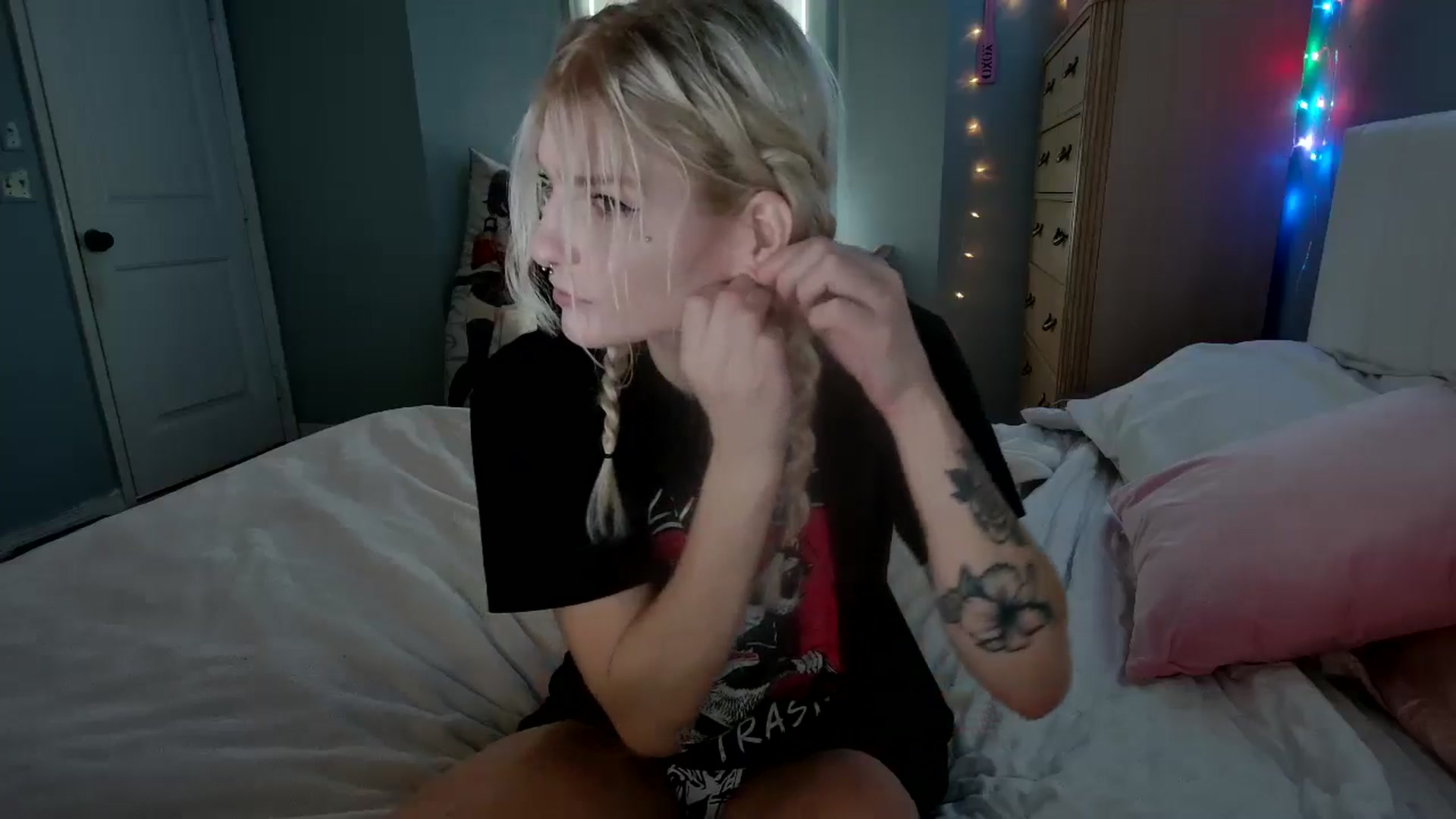 Gallery image thumbnail from DuckChan0's myfreecams stream on, 08/22/2024, 14:49 image 17 of 20